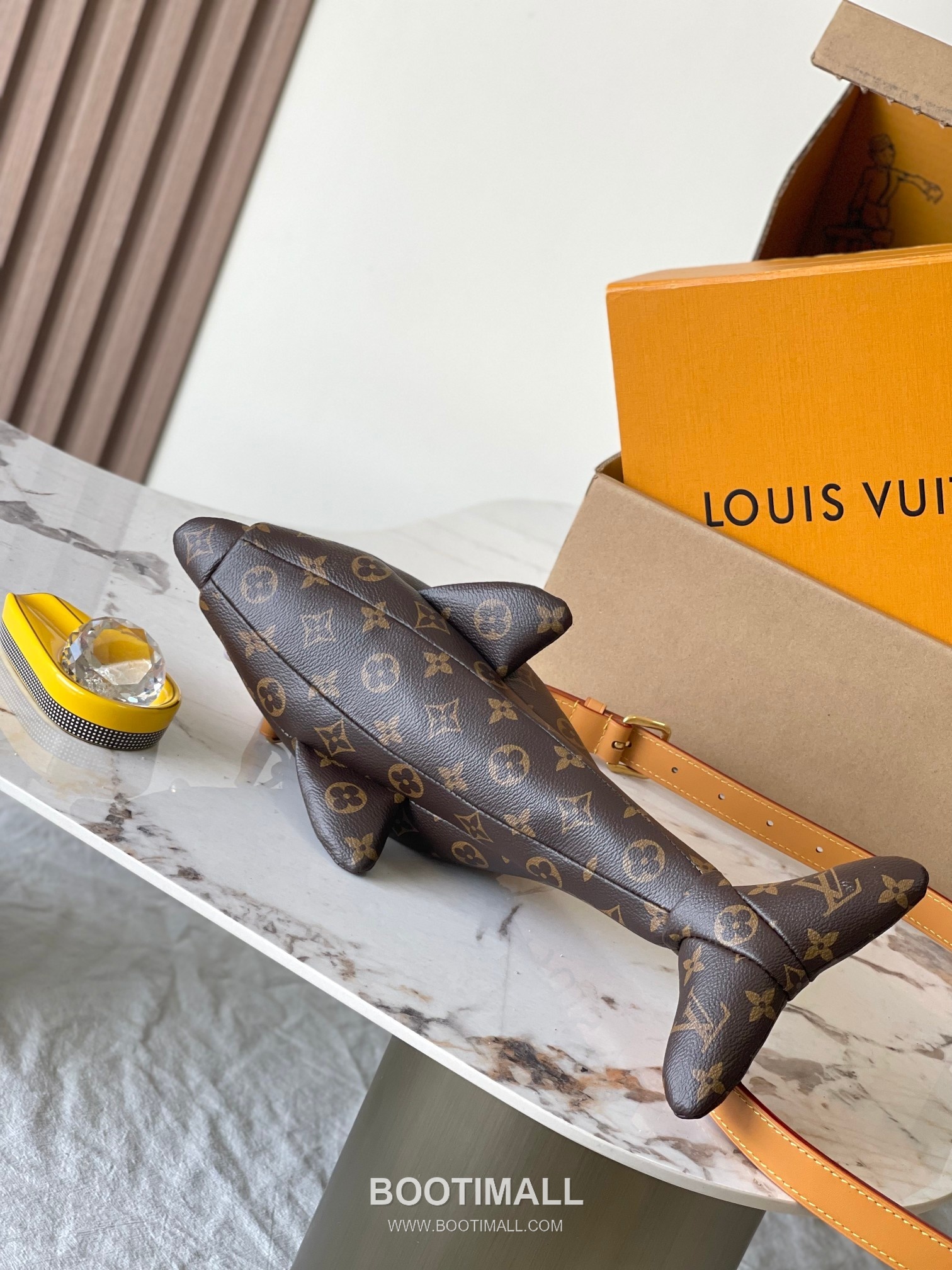 Louis Vuitton Dolphin Monogram Canvas Duffle Bag with Handle Strap Detail 루이비통 돌핀 모노그램 캔버스 더플백 M14963 38cm 11