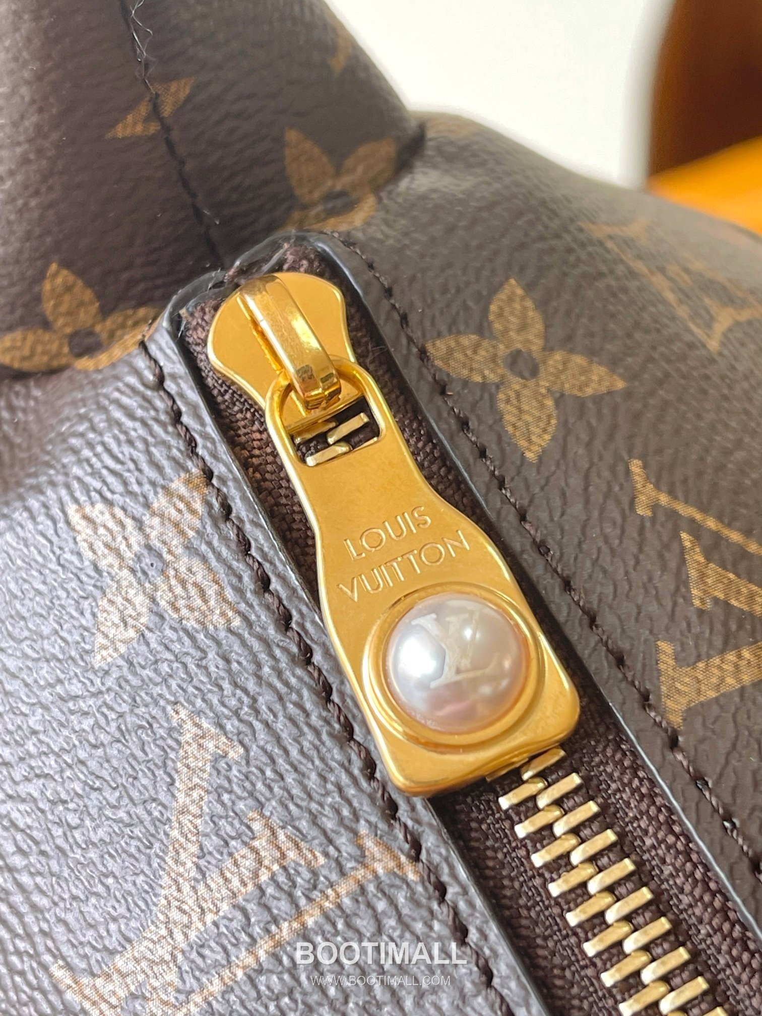 Louis Vuitton Dolphin Monogram Canvas Duffle Bag with Handle Strap Detail 루이비통 돌핀 모노그램 캔버스 더플백 M14963 38cm 13