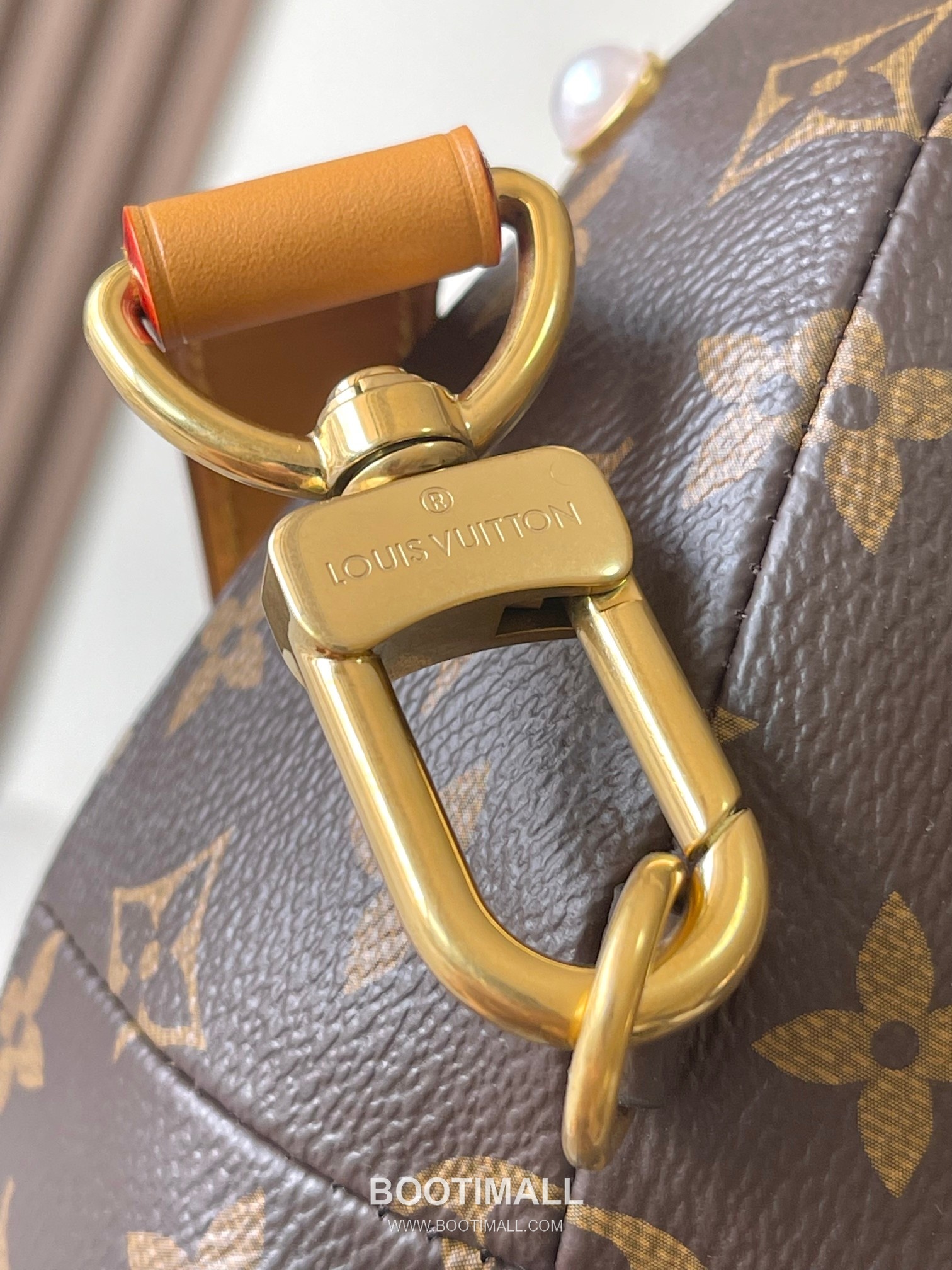 Louis Vuitton Dolphin Monogram Canvas Duffle Bag with Handle Strap Detail 루이비통 돌핀 모노그램 캔버스 더플백 M14963 38cm 15