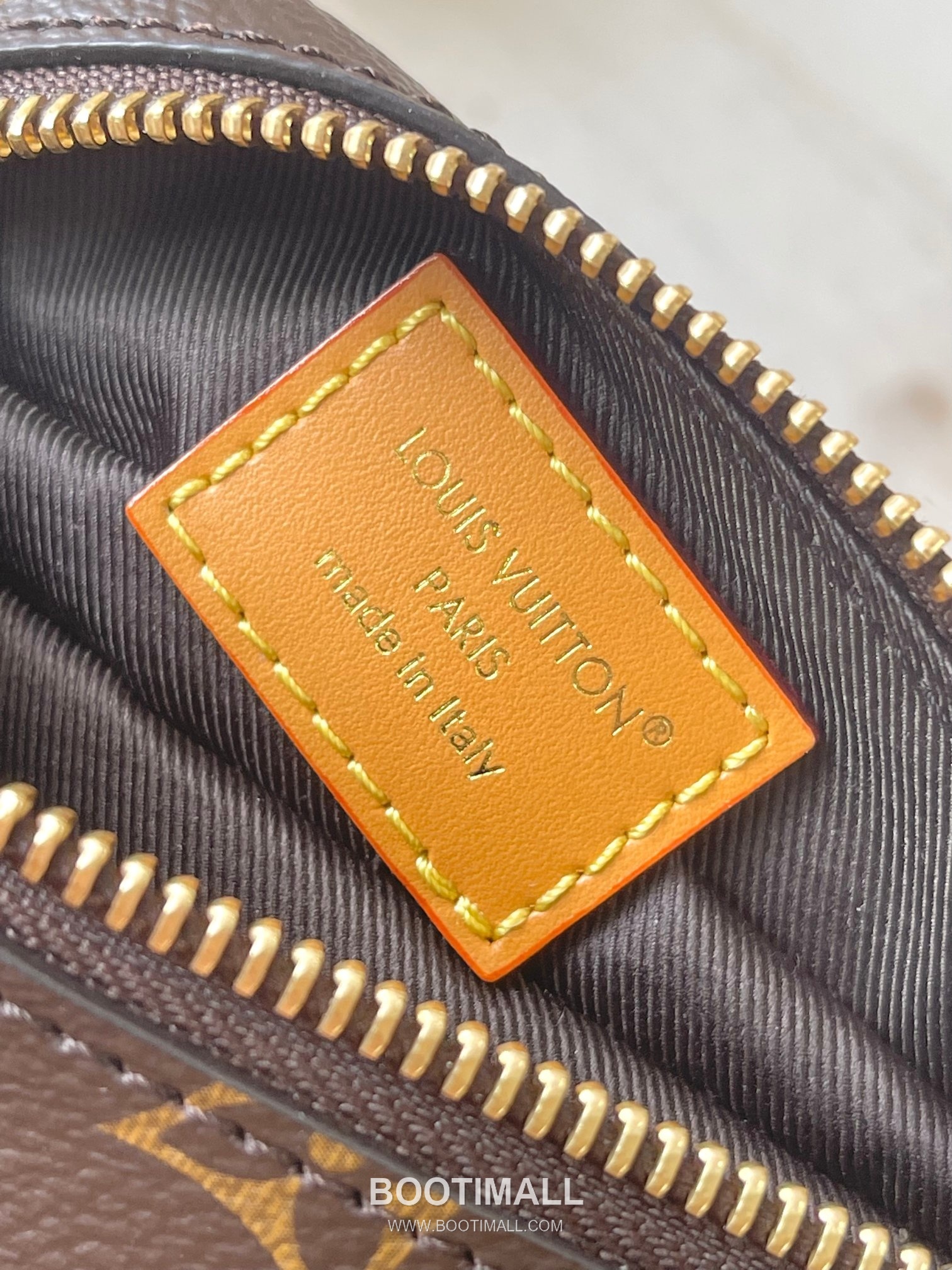 Louis Vuitton Dolphin Monogram Canvas Duffle Bag with Handle Strap Detail 루이비통 돌핀 모노그램 캔버스 더플백 M14963 38cm 16