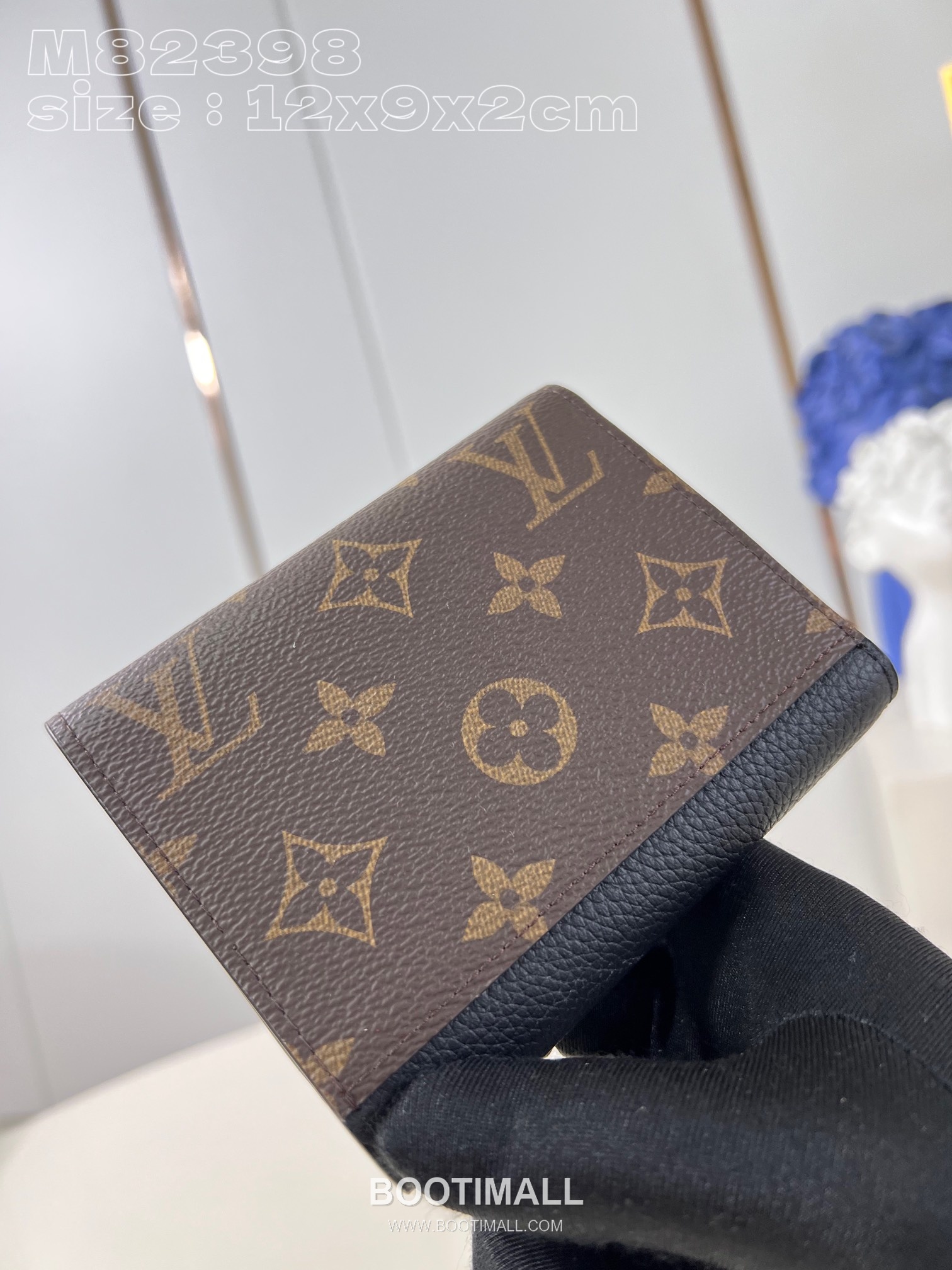 Louis Vuitton Victorine On My Side Monogram Canvas Calfskin Leather Wallet with Flap Lock Detail 루이비통 빅토린 온마이사이드 모노그램 캔버스 카프스킨 레더 반지갑 M82398 12cm 3