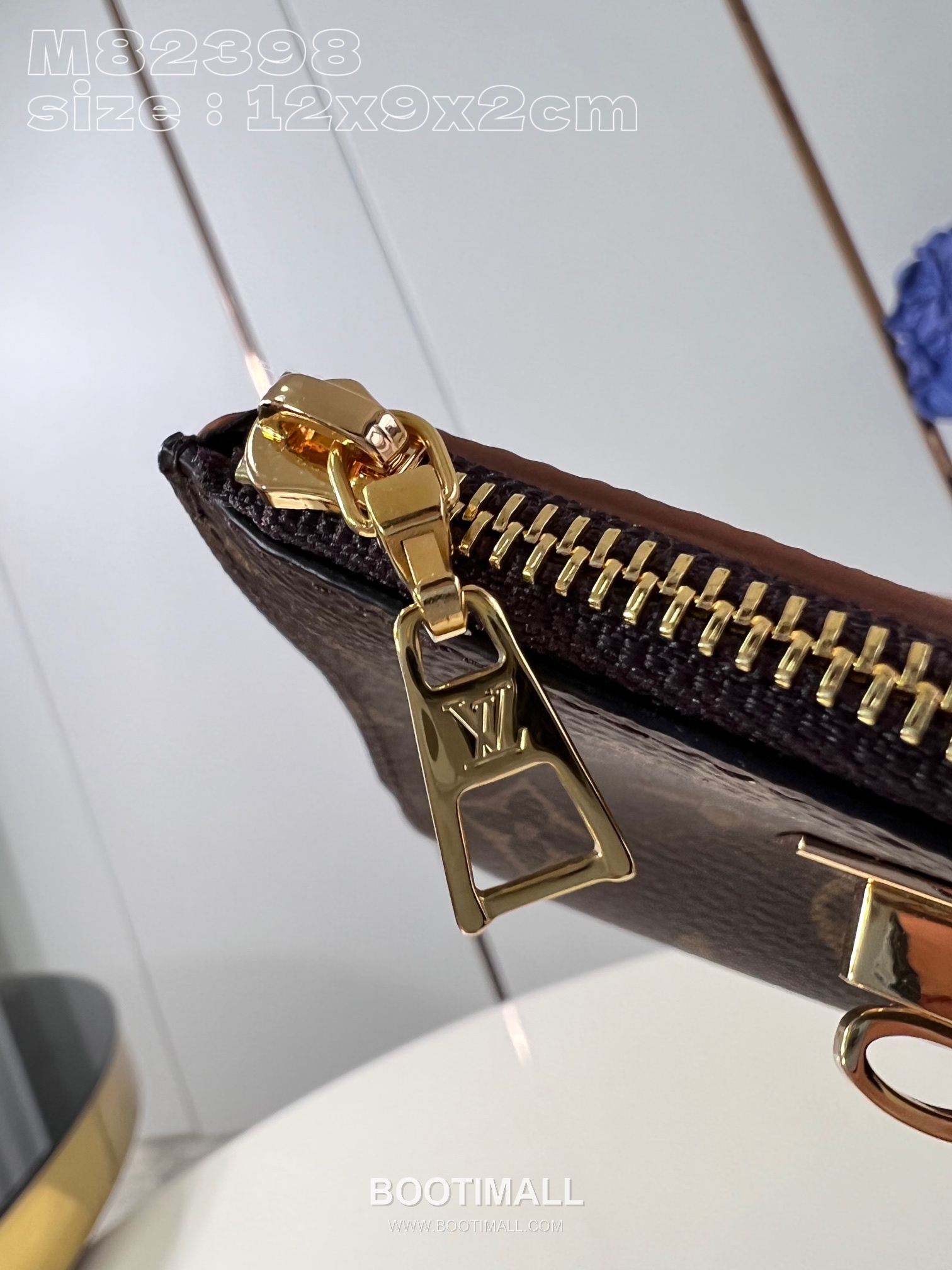 Louis Vuitton Victorine On My Side Monogram Canvas Calfskin Leather Wallet with Flap Lock Detail 루이비통 빅토린 온마이사이드 모노그램 캔버스 카프스킨 레더 반지갑 M82398 12cm 6