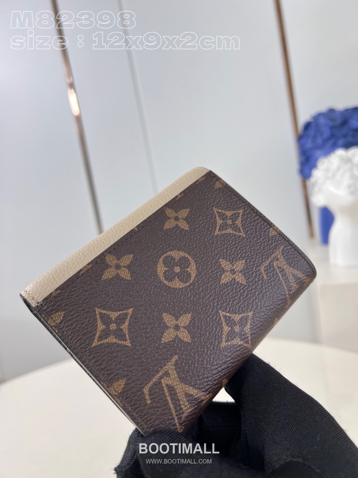 Louis Vuitton Victorine On My Side Monogram Canvas Calfskin Leather Wallet with Flap Lock Detail 루이비통 빅토린 온마이사이드 모노그램 캔버스 카프스킨 레더 반지갑 M82398 12cm 3