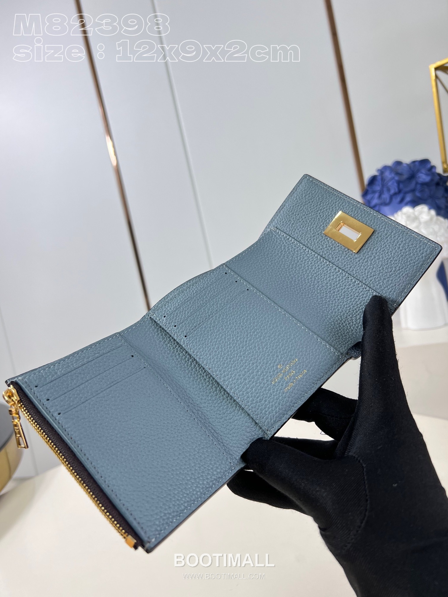 Louis Vuitton Victorine On My Side Monogram Canvas Calfskin Leather Wallet with Flap Lock Detail 루이비통 빅토린 온마이사이드 모노그램 캔버스 카프스킨 레더 반지갑 M82398 12cm 5