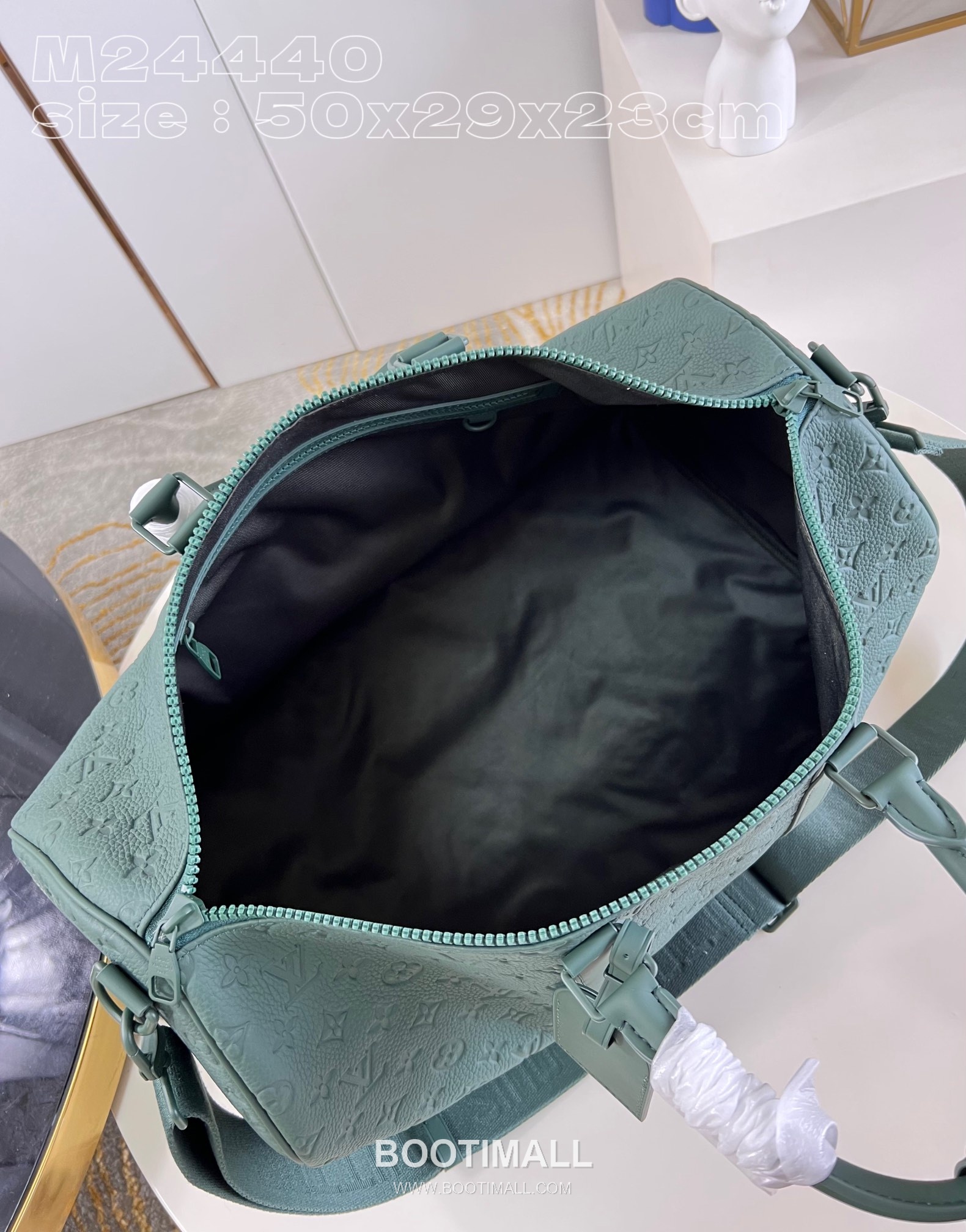 Louis Vuitton Keepall Bandoulière 50 Taurillon Leather Duffle Bag with Strap Metal Detail 루이비통 키폴 반둘리에 50 타우릴론 레더 더플백 M24440 50cm 8