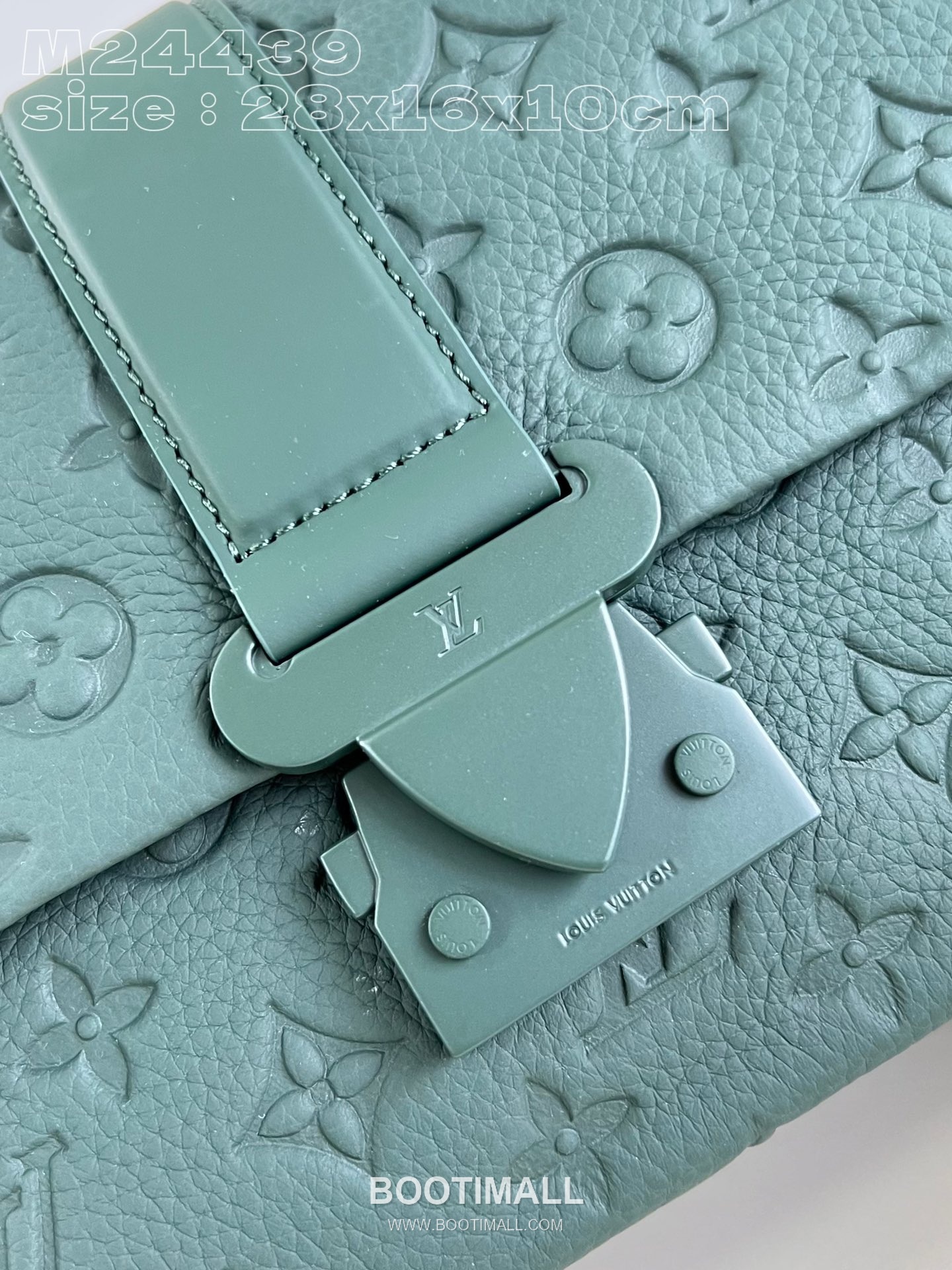 Louis Vuitton S-Cape Taurillon Leather Messenger Bag with S-Lock Strap Detail 루이비통 에스케이프 타우릴론 레더 메신저백 M24439 28cm 2