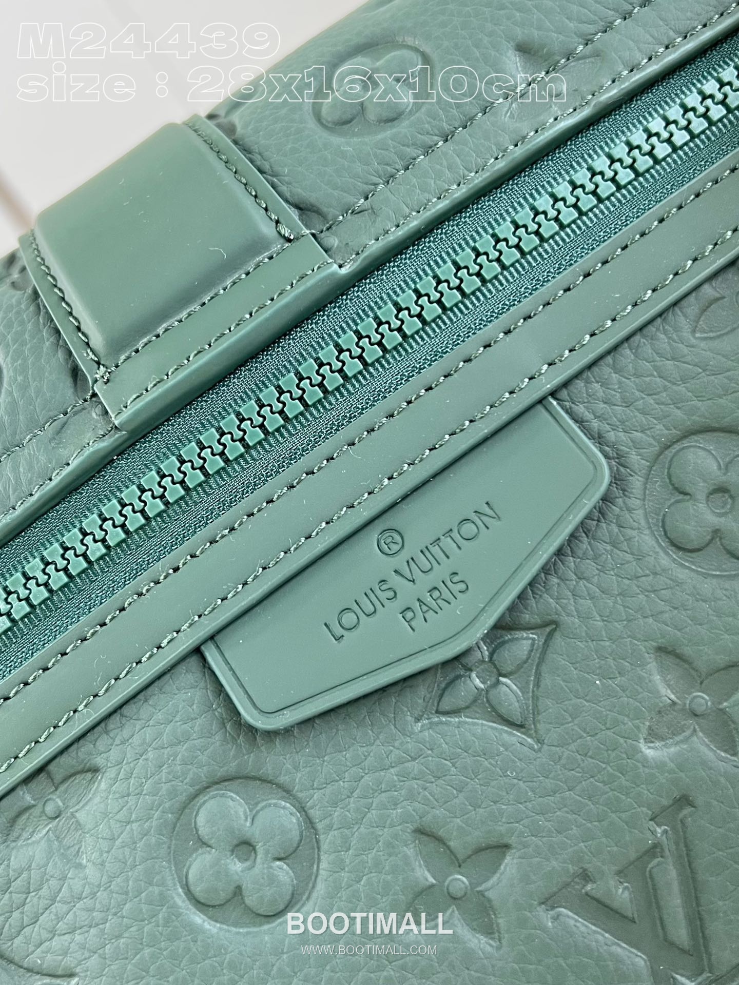 Louis Vuitton S-Cape Taurillon Leather Messenger Bag with S-Lock Strap Detail 루이비통 에스케이프 타우릴론 레더 메신저백 M24439 28cm 5