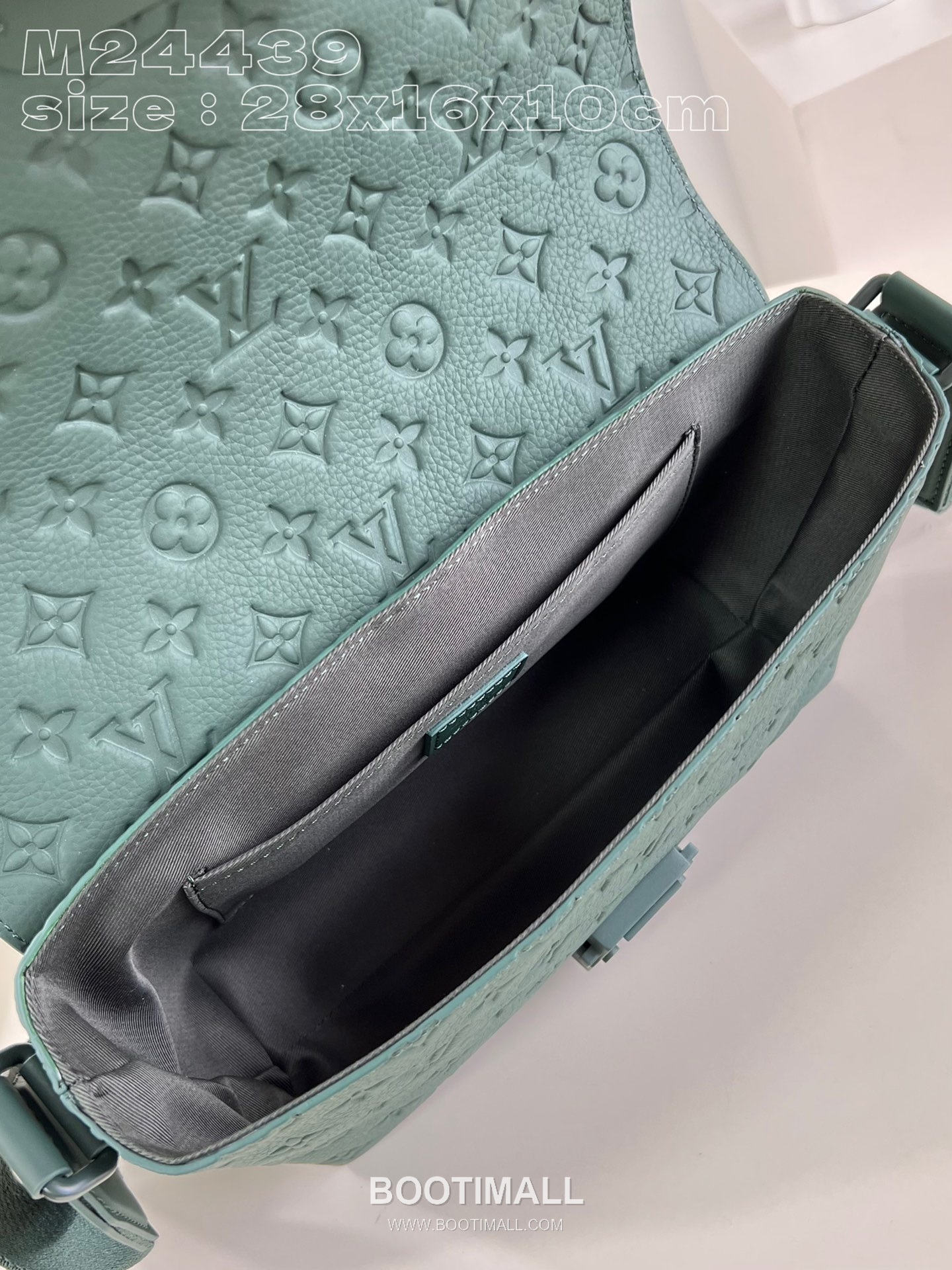 Louis Vuitton S-Cape Taurillon Leather Messenger Bag with S-Lock Strap Detail 루이비통 에스케이프 타우릴론 레더 메신저백 M24439 28cm 8