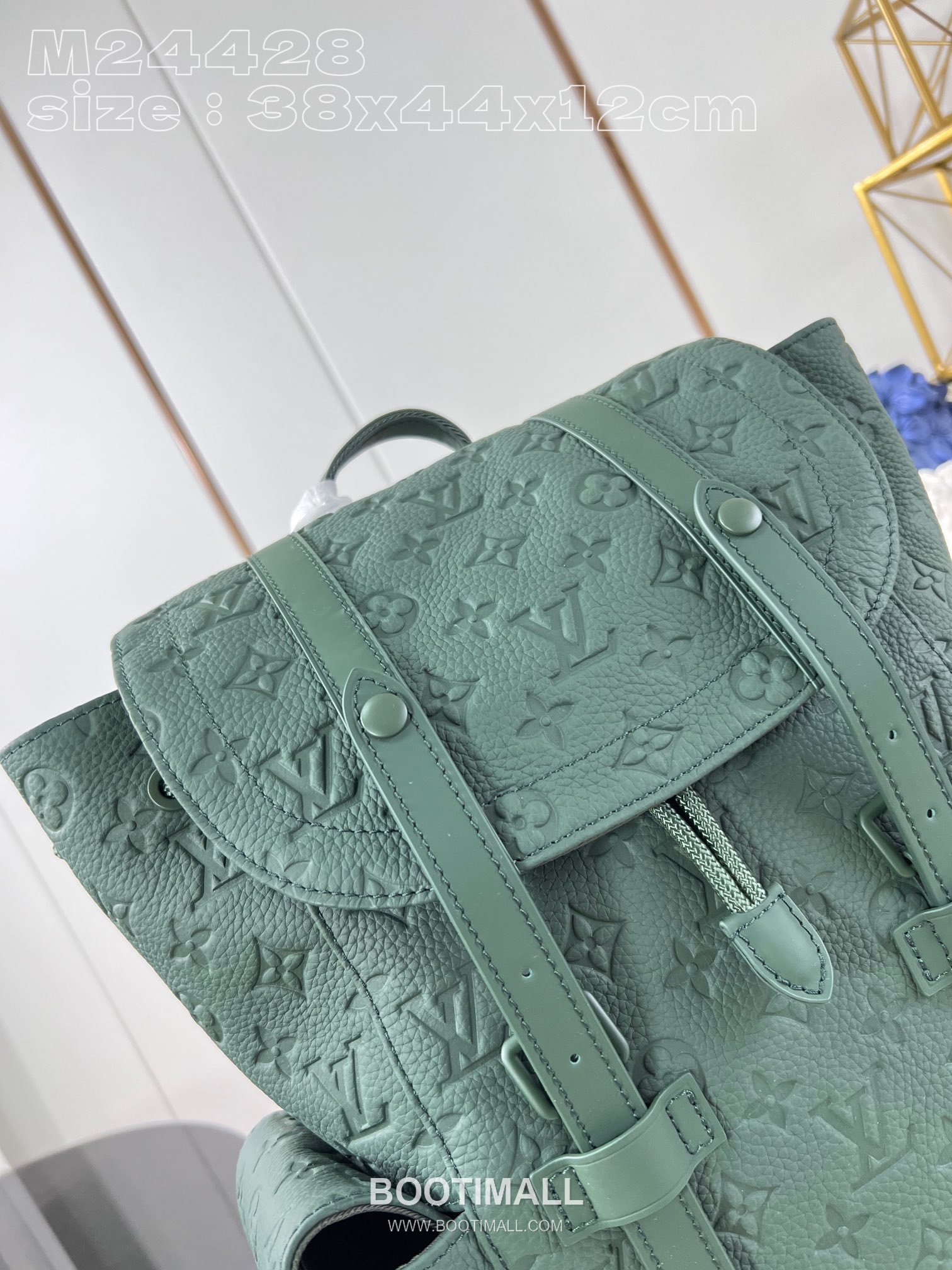 Louis Vuitton Christopher Taurillon Leather Backpack with Flap Pocket Strap Detail 루이비통 크리스토퍼 타우릴론 레더 백팩 M24428 38cm 2