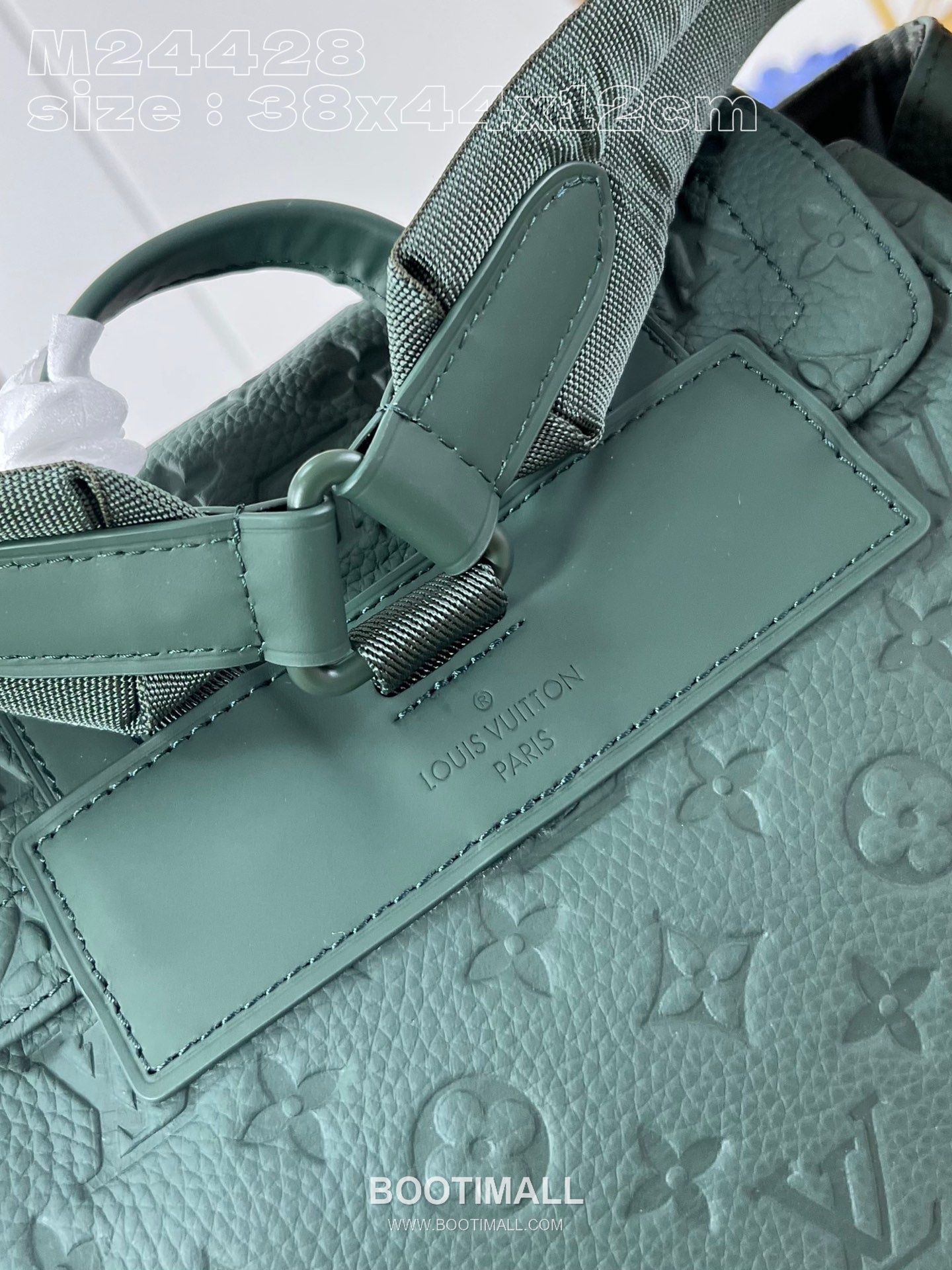 Louis Vuitton Christopher Taurillon Leather Backpack with Flap Pocket Strap Detail 루이비통 크리스토퍼 타우릴론 레더 백팩 M24428 38cm 5