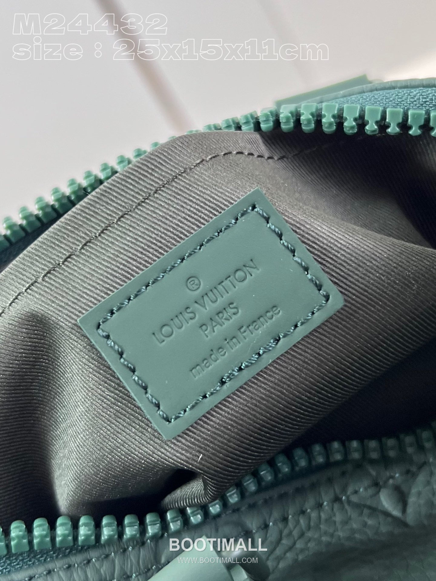 Louis Vuitton Keepall Bandoulière 25 Taurillon Leather Duffle Bag with Strap Logo Detail 루이비통 키폴 반둘리에 25 타우릴론 레더 더플백 M24432 25cm 9