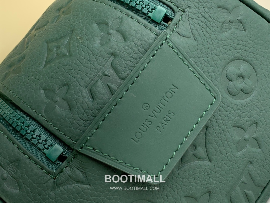 Louis Vuitton Dopp Kit Taurillon Leather Toiletry Bag with Double Zip Wide Opening Detail 루이비통 도프 키트 타우릴론 레더 토일레트리백 M24442 28cm 6