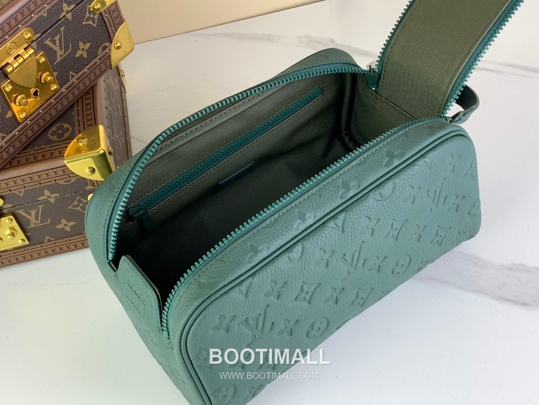 Louis Vuitton Dopp Kit Taurillon Leather Toiletry Bag with Double Zip Wide Opening Detail 루이비통 도프 키트 타우릴론 레더 토일레트리백 M24442 28cm 8