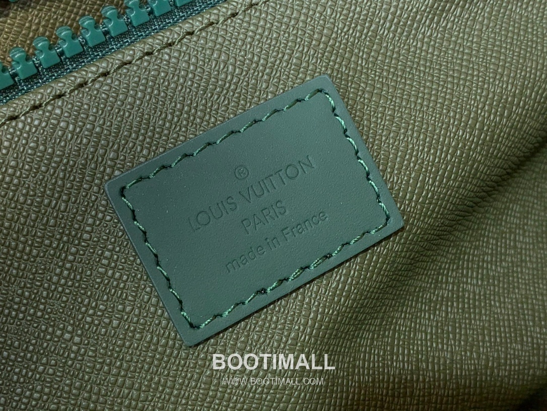 Louis Vuitton Dopp Kit Taurillon Leather Toiletry Bag with Double Zip Wide Opening Detail 루이비통 도프 키트 타우릴론 레더 토일레트리백 M24442 28cm 9