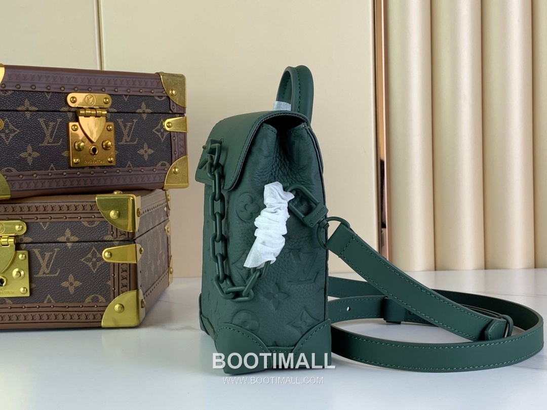 Louis Vuitton Nano Steamer Monogram Eclipse Canvas Crossbody Bag with Chain Strap Corner Detail 루이비통 나노 스티머 모노그램 이클립스 캔버스 크로스바디백 M83052 15cm 2