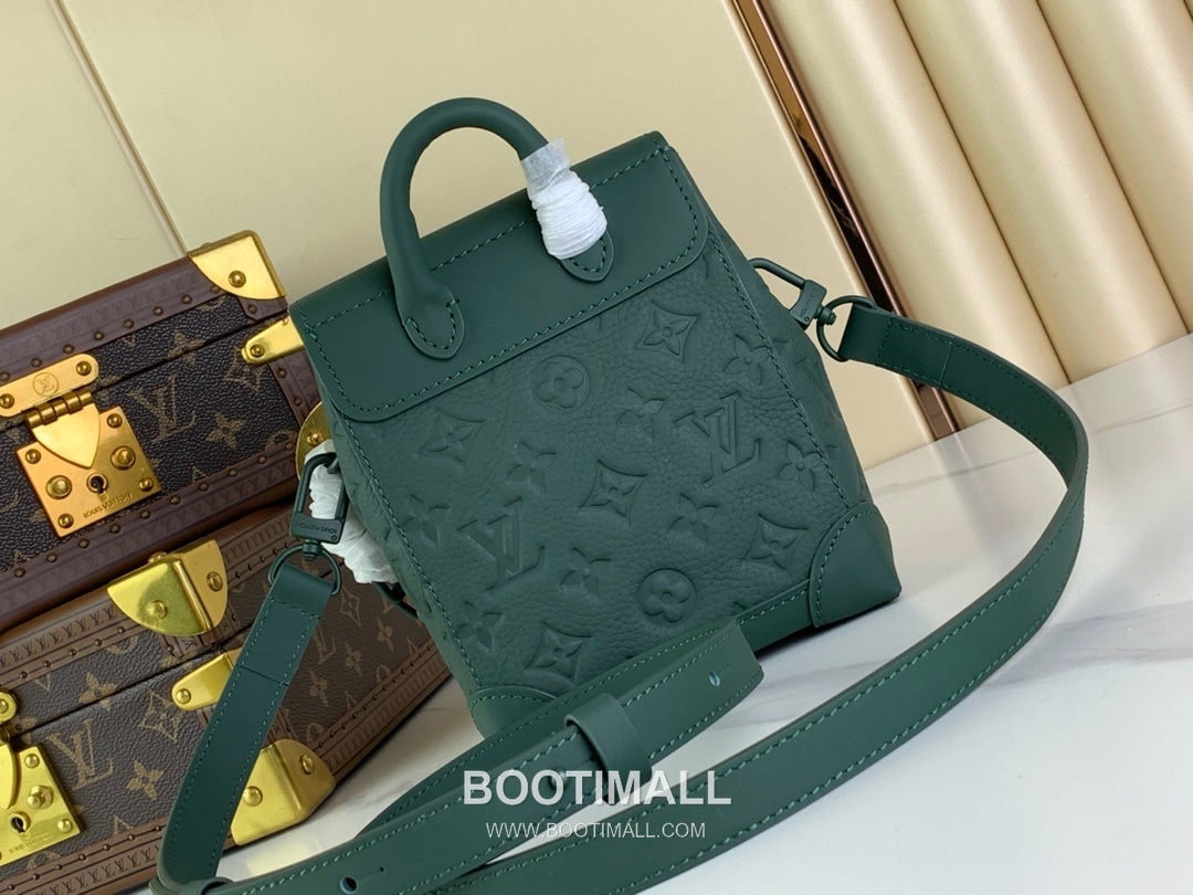 Louis Vuitton Nano Steamer Monogram Eclipse Canvas Crossbody Bag with Chain Strap Corner Detail 루이비통 나노 스티머 모노그램 이클립스 캔버스 크로스바디백 M83052 15cm 3