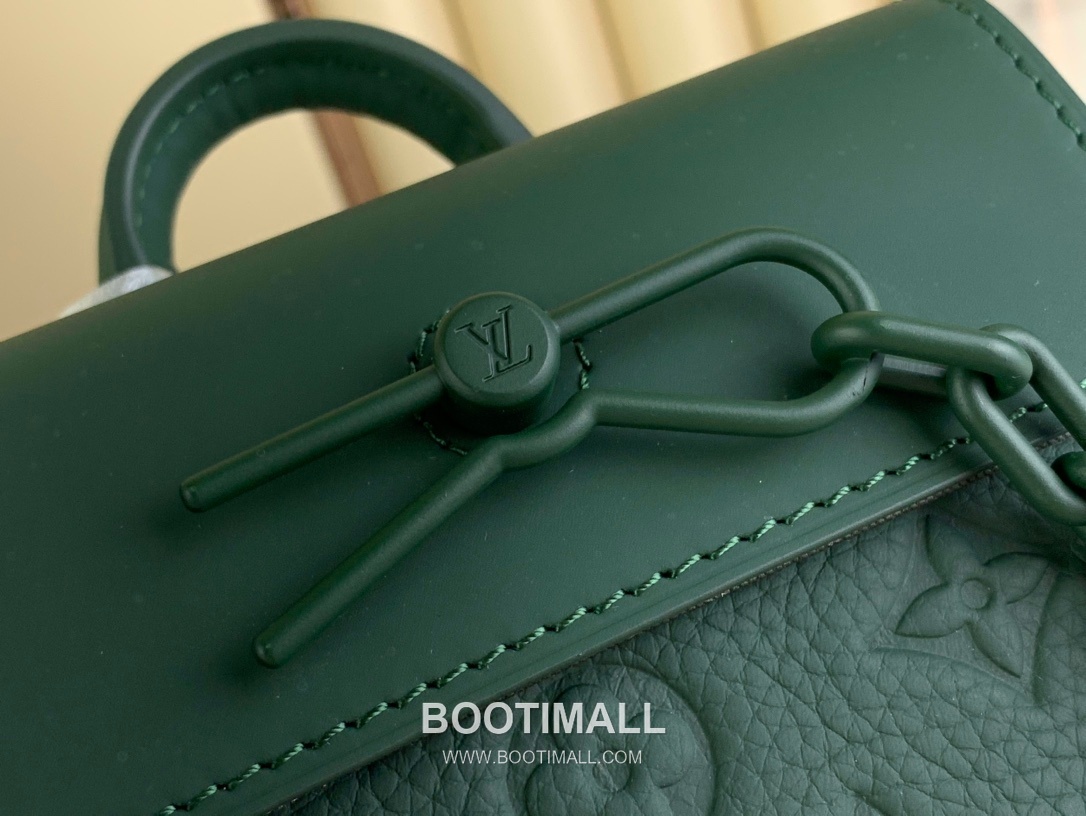 Louis Vuitton Nano Steamer Monogram Eclipse Canvas Crossbody Bag with Chain Strap Corner Detail 루이비통 나노 스티머 모노그램 이클립스 캔버스 크로스바디백 M83052 15cm 5