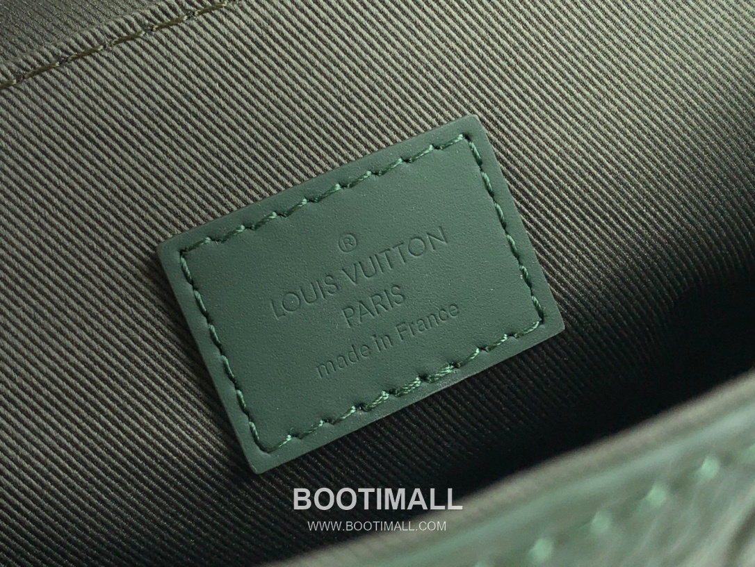 Louis Vuitton Nano Steamer Monogram Eclipse Canvas Crossbody Bag with Chain Strap Corner Detail 루이비통 나노 스티머 모노그램 이클립스 캔버스 크로스바디백 M83052 15cm 9