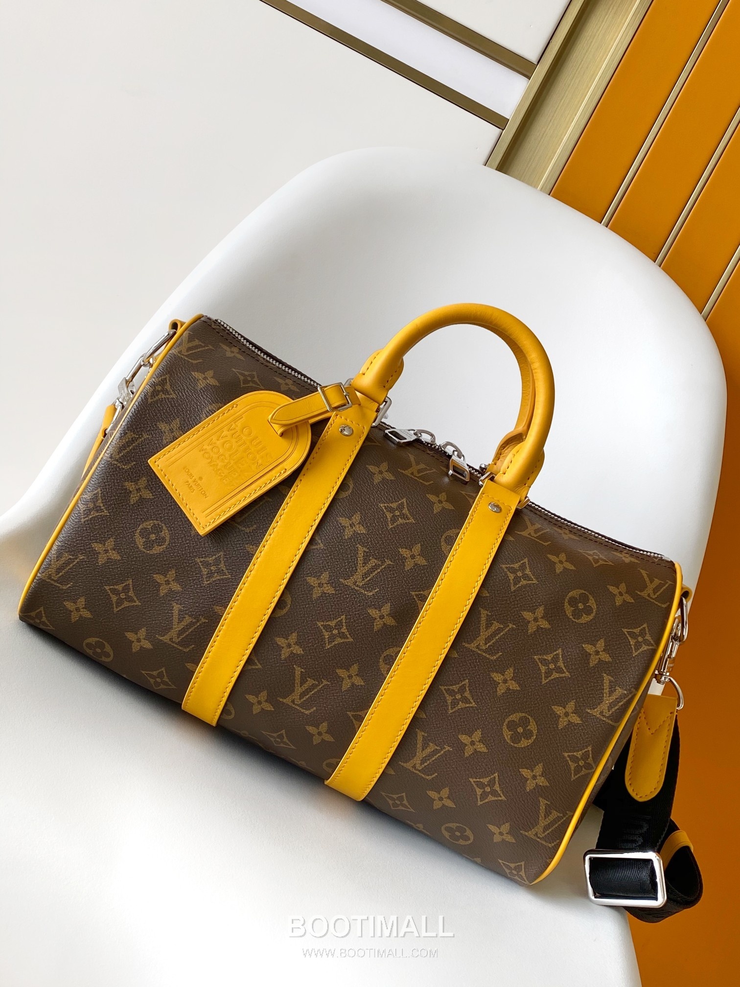 Louis Vuitton Keepall Bandoulière 35 Monogram Eclipse Canvas Duffle Bag with Strap Name Tag Detail 루이비통 키폴 반둘리에 35 모노그램 이클립스 캔버스 더플백 M13201 34cm 1