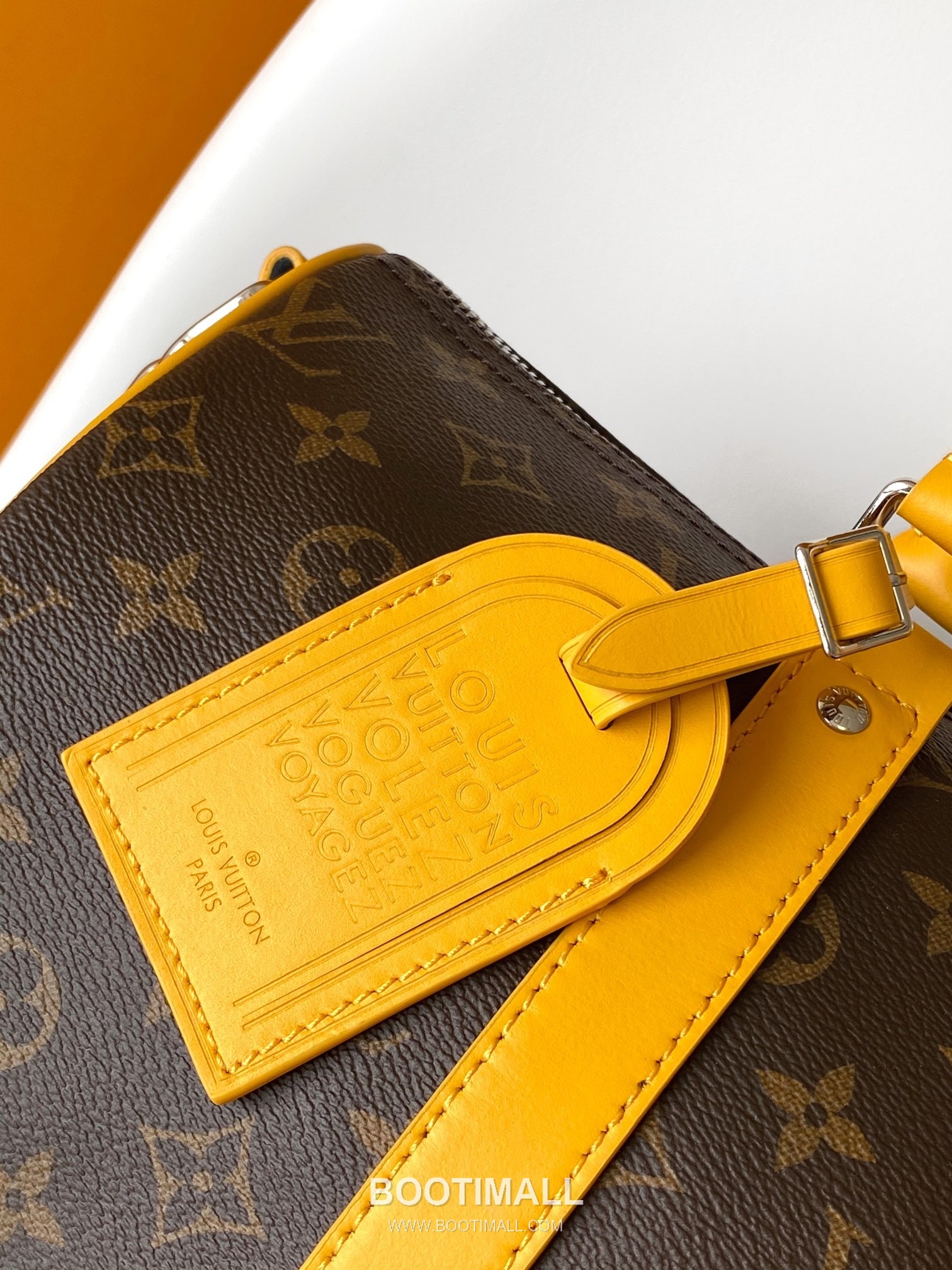 Louis Vuitton Keepall Bandoulière 35 Monogram Eclipse Canvas Duffle Bag with Strap Name Tag Detail 루이비통 키폴 반둘리에 35 모노그램 이클립스 캔버스 더플백 M13201 34cm 4