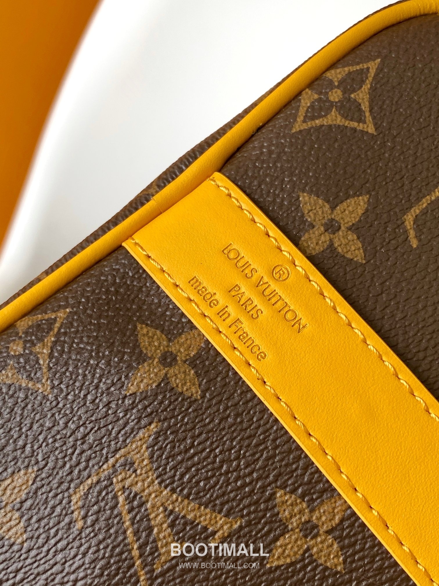 Louis Vuitton Keepall Bandoulière 35 Monogram Eclipse Canvas Duffle Bag with Strap Name Tag Detail 루이비통 키폴 반둘리에 35 모노그램 이클립스 캔버스 더플백 M13201 34cm 5