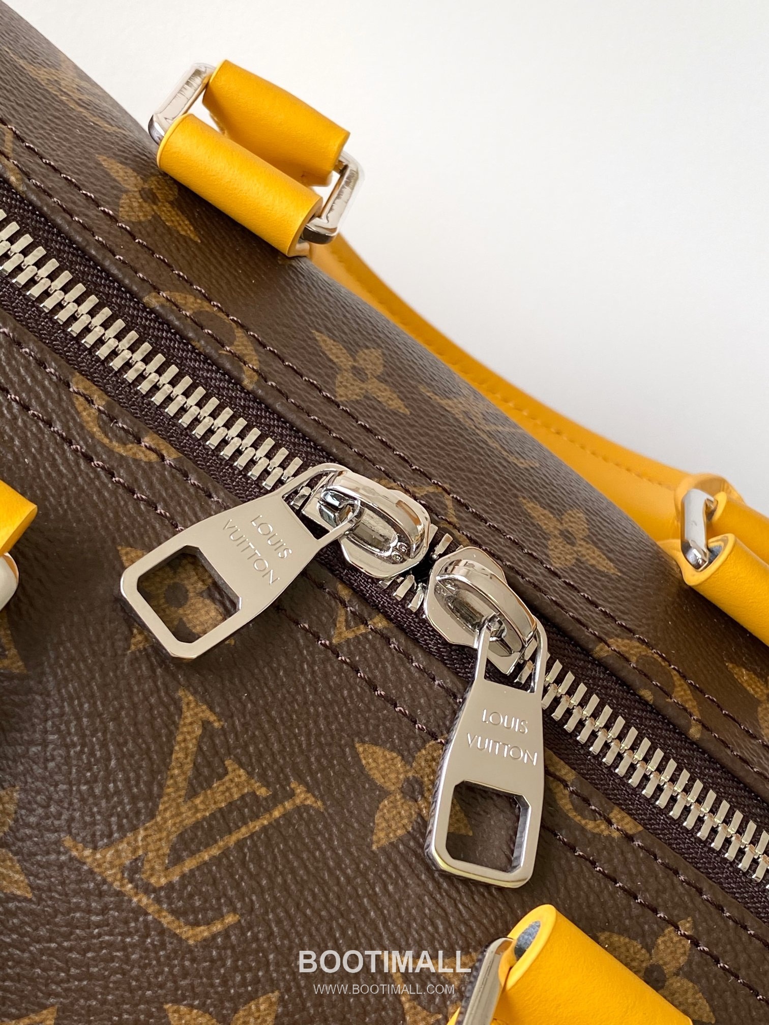 Louis Vuitton Keepall Bandoulière 35 Monogram Eclipse Canvas Duffle Bag with Strap Name Tag Detail 루이비통 키폴 반둘리에 35 모노그램 이클립스 캔버스 더플백 M13201 34cm 7