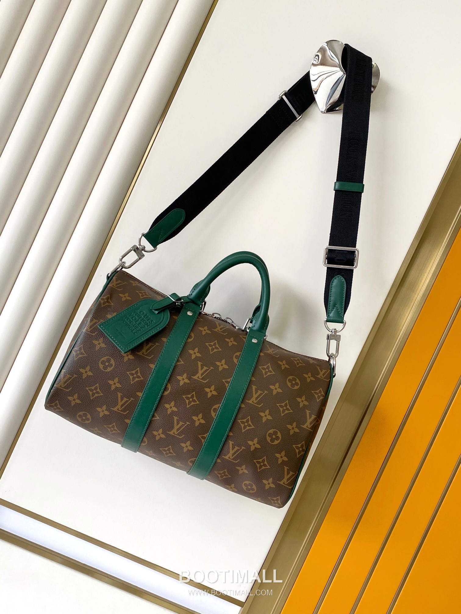 Louis Vuitton Keepall Bandoulière 35 Monogram Eclipse Canvas Duffle Bag with Strap Name Tag Detail 루이비통 키폴 반둘리에 35 모노그램 이클립스 캔버스 더플백 M13201 34cm 1