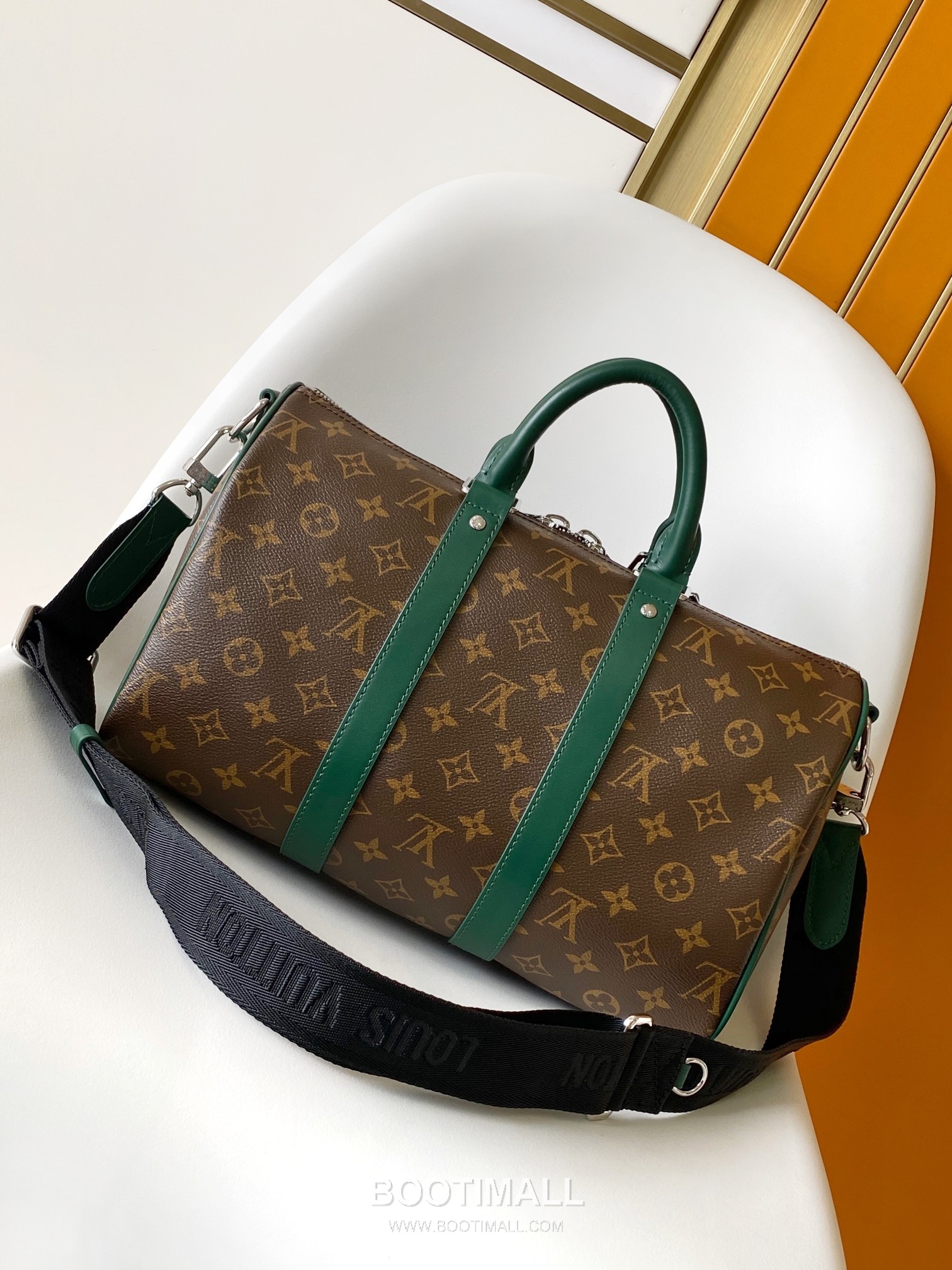 Louis Vuitton Keepall Bandoulière 35 Monogram Eclipse Canvas Duffle Bag with Strap Name Tag Detail 루이비통 키폴 반둘리에 35 모노그램 이클립스 캔버스 더플백 M13201 34cm 3