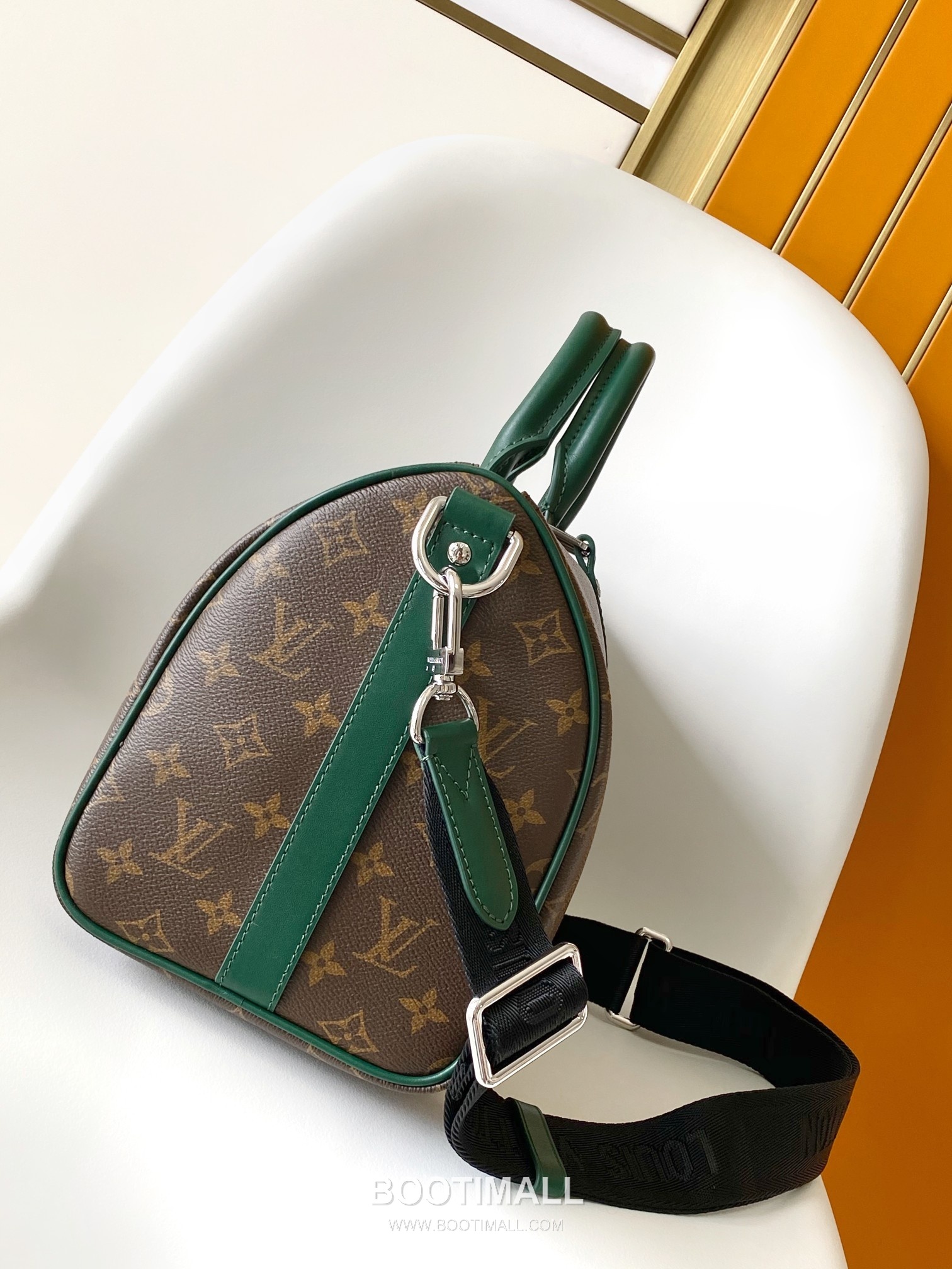 Louis Vuitton Keepall Bandoulière 35 Monogram Eclipse Canvas Duffle Bag with Strap Name Tag Detail 루이비통 키폴 반둘리에 35 모노그램 이클립스 캔버스 더플백 M13201 34cm 5