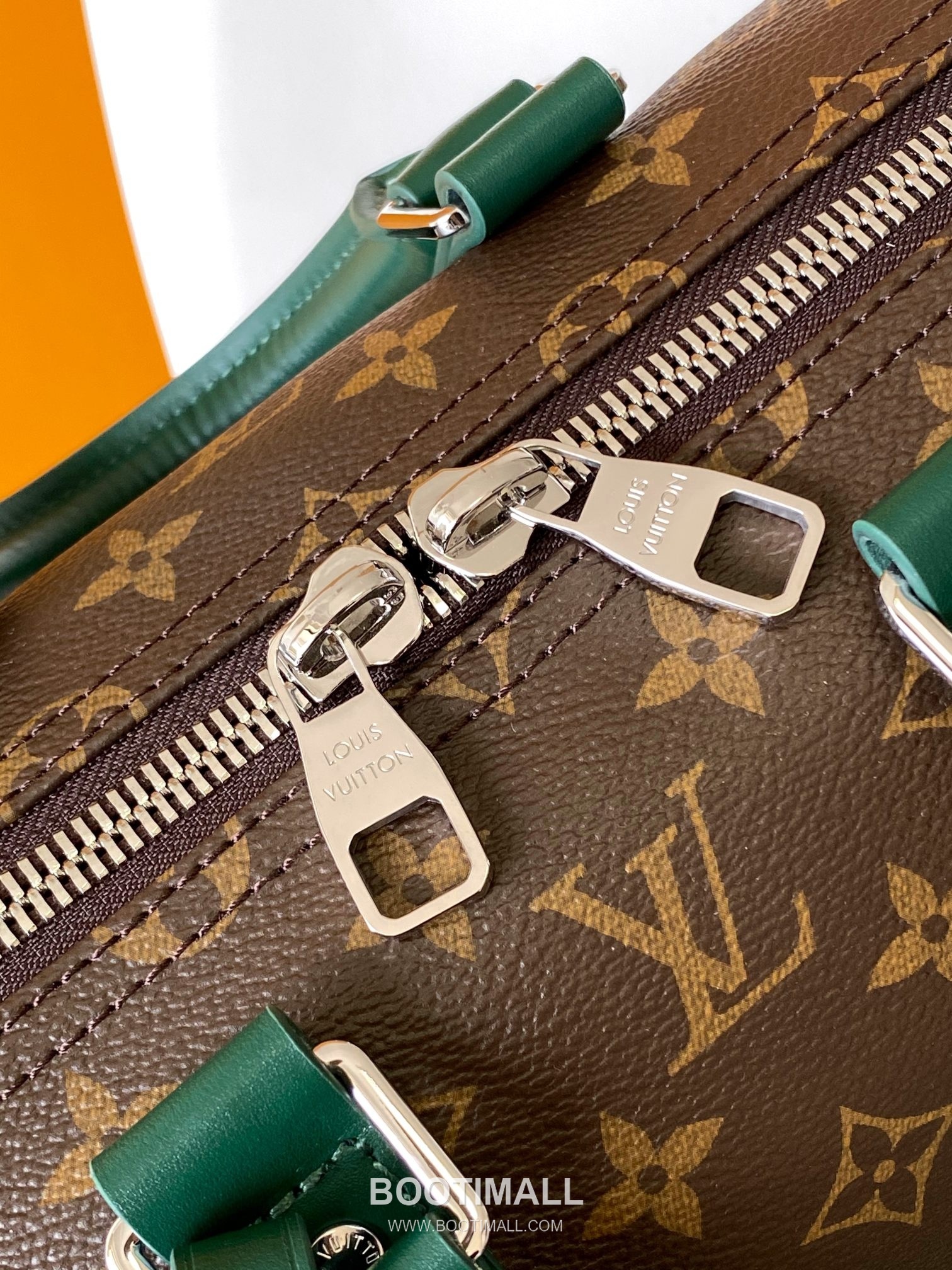 Louis Vuitton Keepall Bandoulière 35 Monogram Eclipse Canvas Duffle Bag with Strap Name Tag Detail 루이비통 키폴 반둘리에 35 모노그램 이클립스 캔버스 더플백 M13201 34cm 8