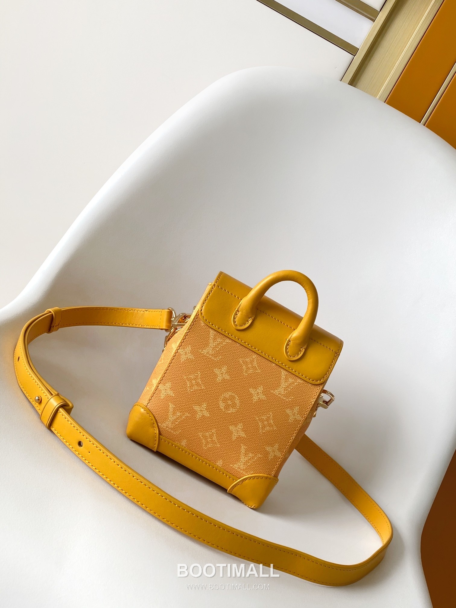Louis Vuitton Nano Steamer Monogram Eclipse Canvas Crossbody Bag with Chain Strap Corner Detail 루이비통 나노 스티머 모노그램 이클립스 캔버스 크로스바디백 M12655 15cm 4