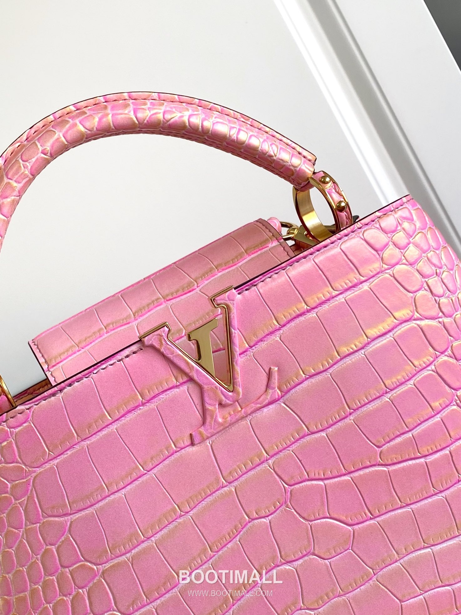 Louis Vuitton Calfskin Leather Shoulder Bag with Strap Metal Detail 루이비통 카프스킨 레더 숄더백 M92173 27cm 5