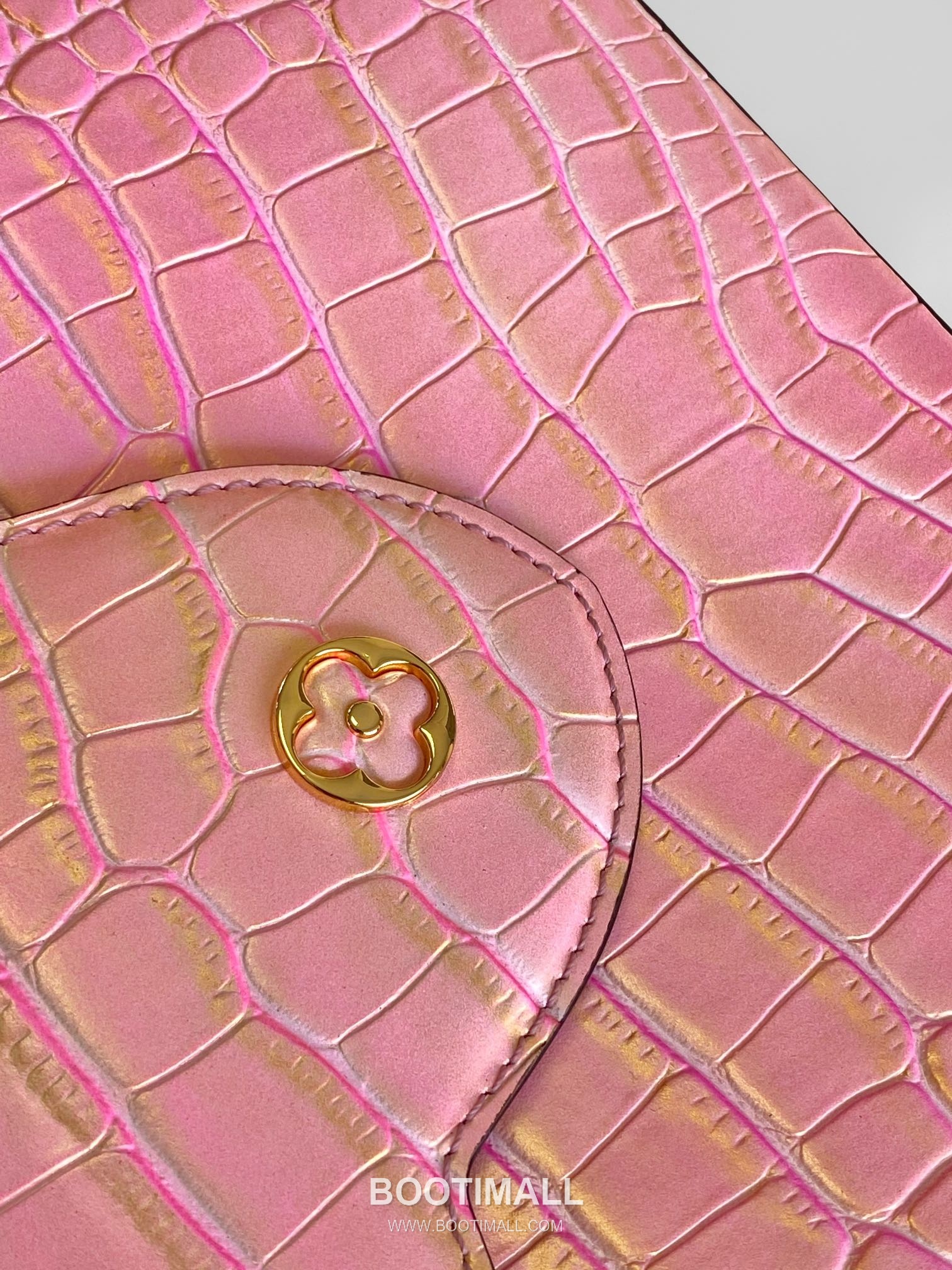 Louis Vuitton Calfskin Leather Shoulder Bag with Strap Metal Detail 루이비통 카프스킨 레더 숄더백 M92173 27cm 6