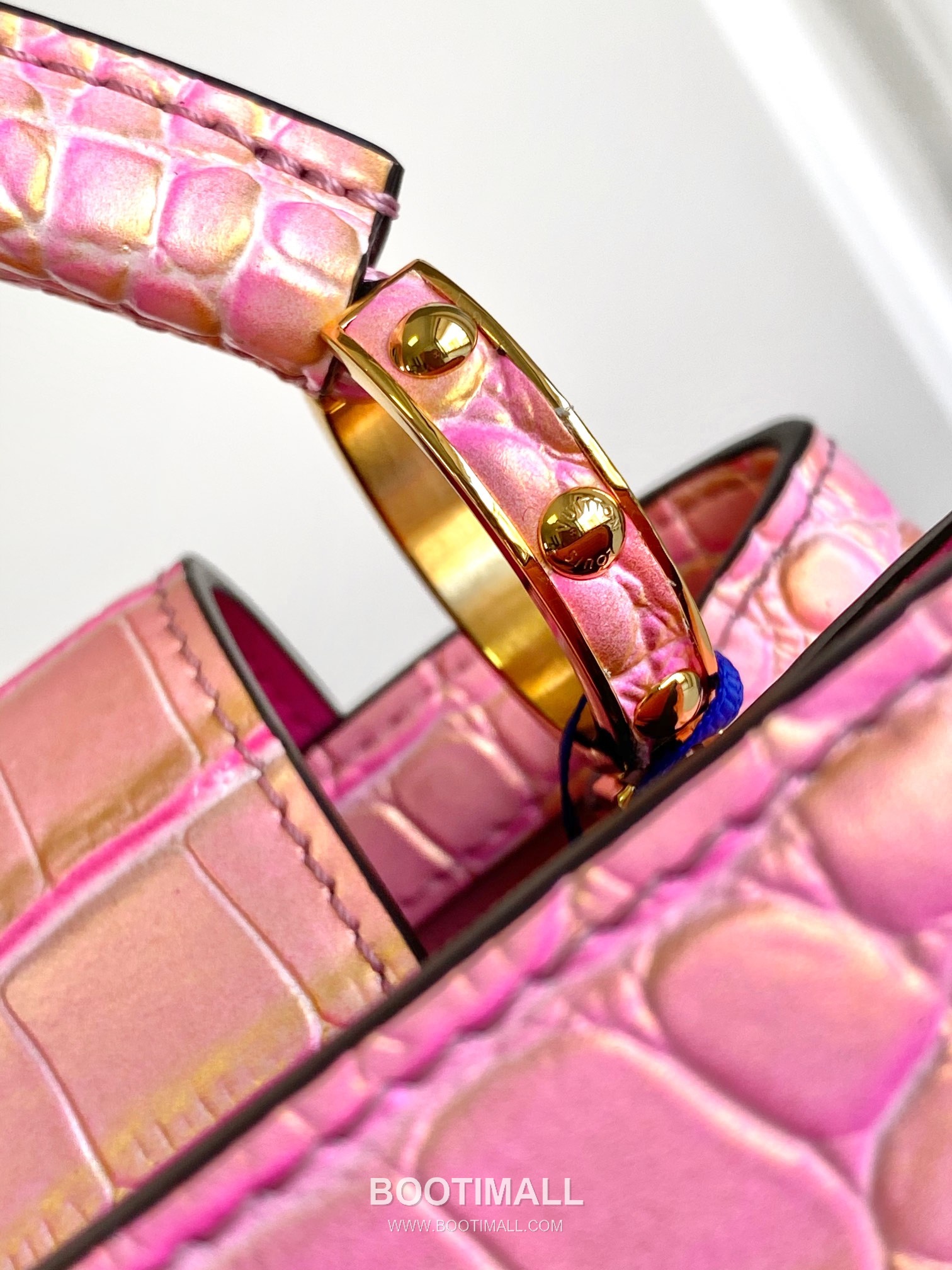 Louis Vuitton Calfskin Leather Shoulder Bag with Strap Metal Detail 루이비통 카프스킨 레더 숄더백 M92173 27cm 7