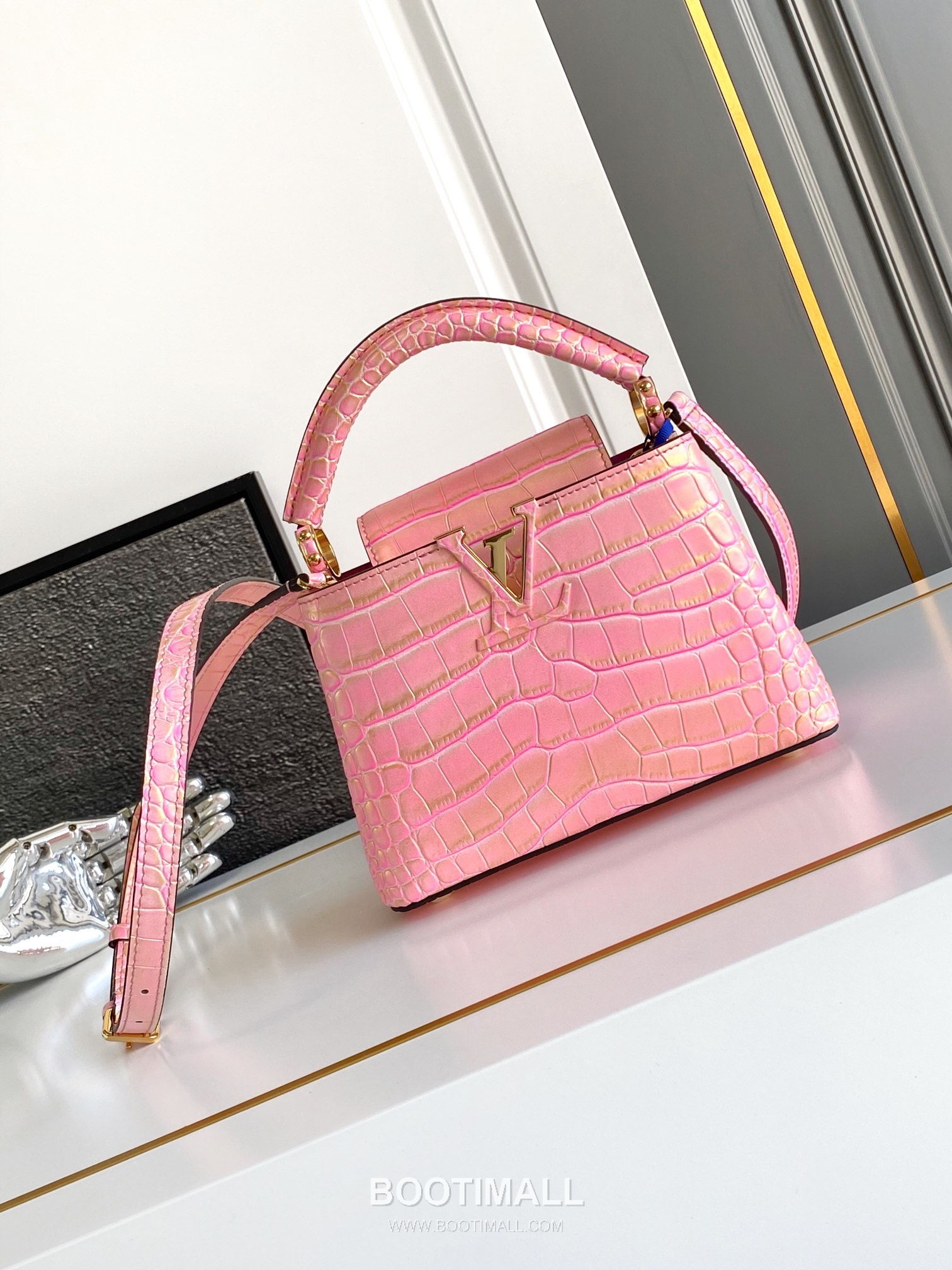 Louis Vuitton Calfskin Leather Top Handle Bag with Strap Metal Detail 루이비통 카프스킨 레더 탑핸들백 M93429 21cm 1