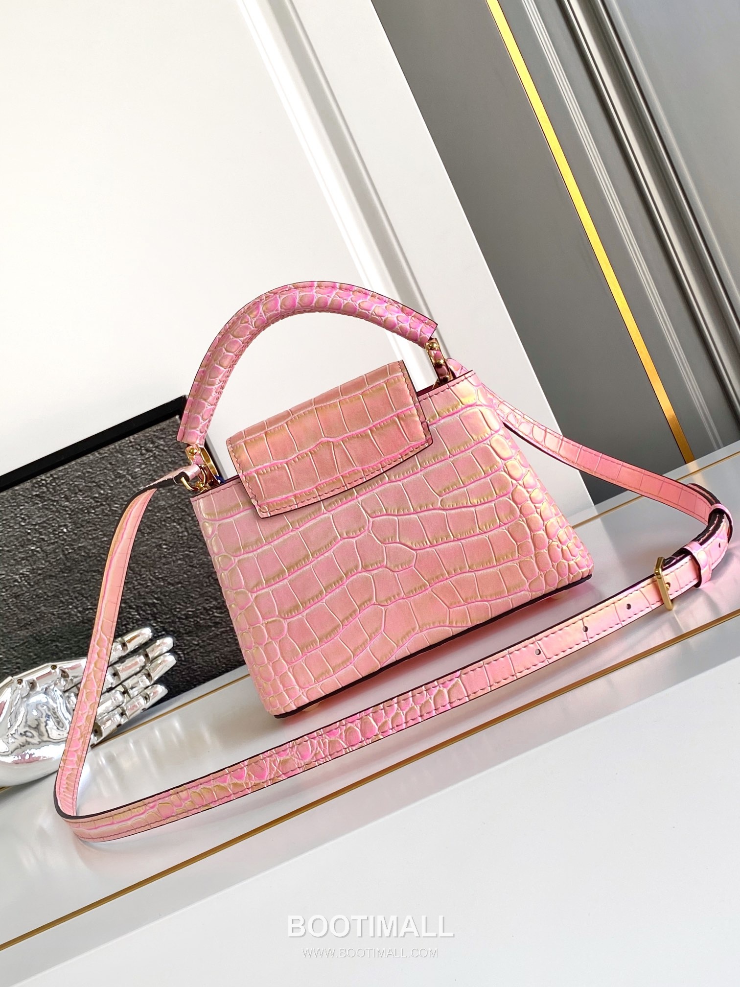 Louis Vuitton Calfskin Leather Top Handle Bag with Strap Metal Detail 루이비통 카프스킨 레더 탑핸들백 M93429 21cm 3