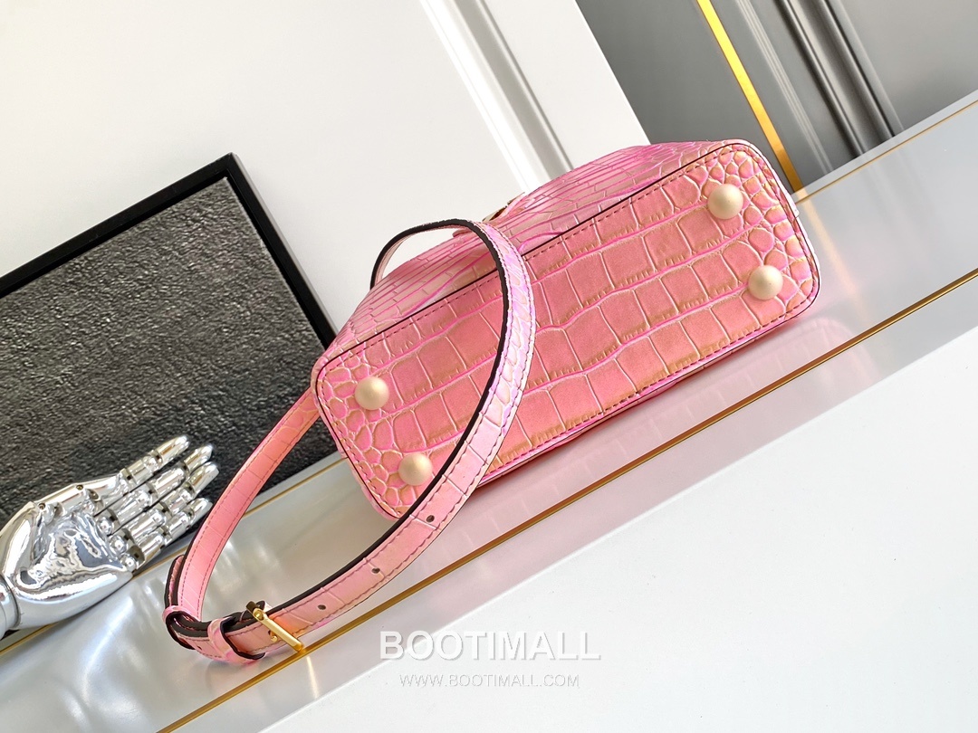 Louis Vuitton Calfskin Leather Top Handle Bag with Strap Metal Detail 루이비통 카프스킨 레더 탑핸들백 M93429 21cm 4