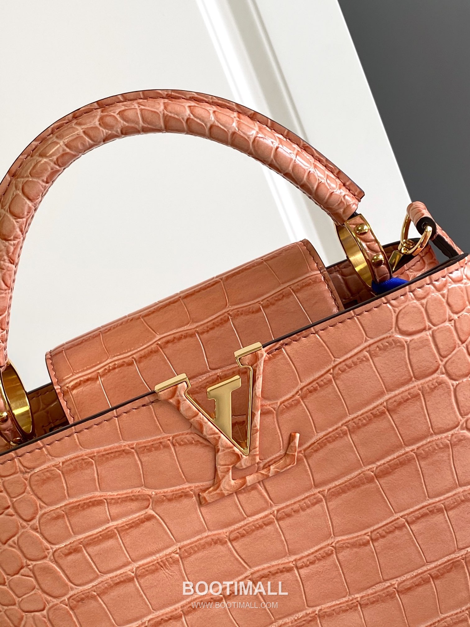 Louis Vuitton Calfskin Leather Shoulder Bag with Strap Metal Detail 루이비통 카프스킨 레더 숄더백 M92173 27cm 5