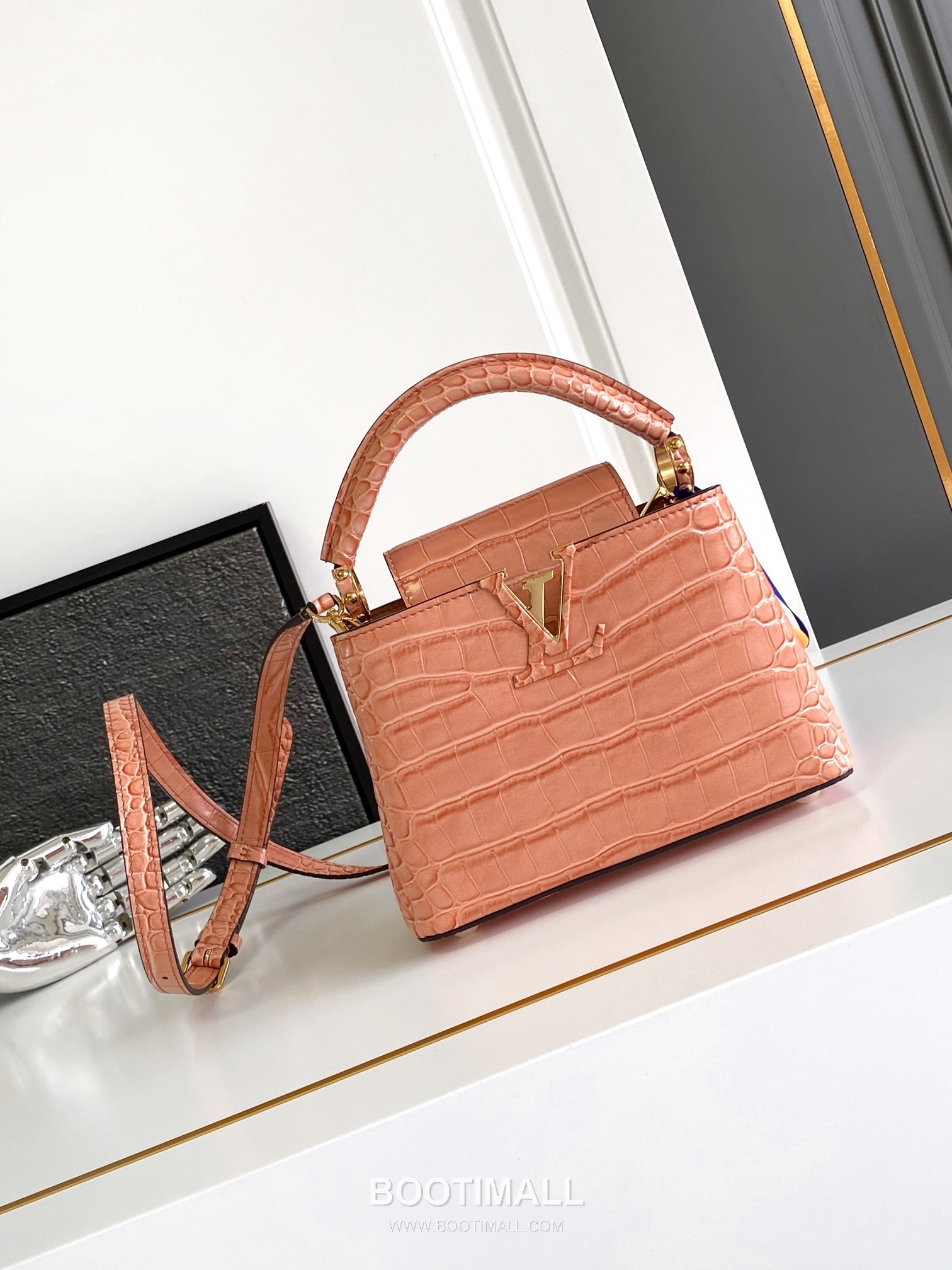 Louis Vuitton Calfskin Leather Top Handle Bag with Strap Metal Detail 루이비통 카프스킨 레더 탑핸들백 M93429 21cm 1