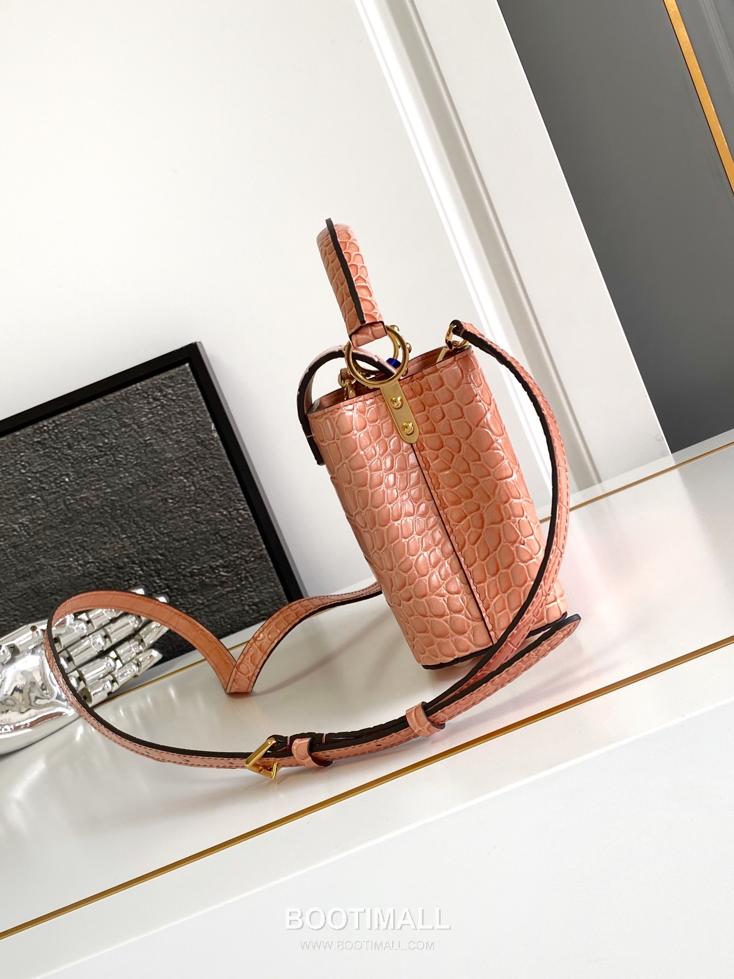 Louis Vuitton Calfskin Leather Top Handle Bag with Strap Metal Detail 루이비통 카프스킨 레더 탑핸들백 M93429 21cm 2