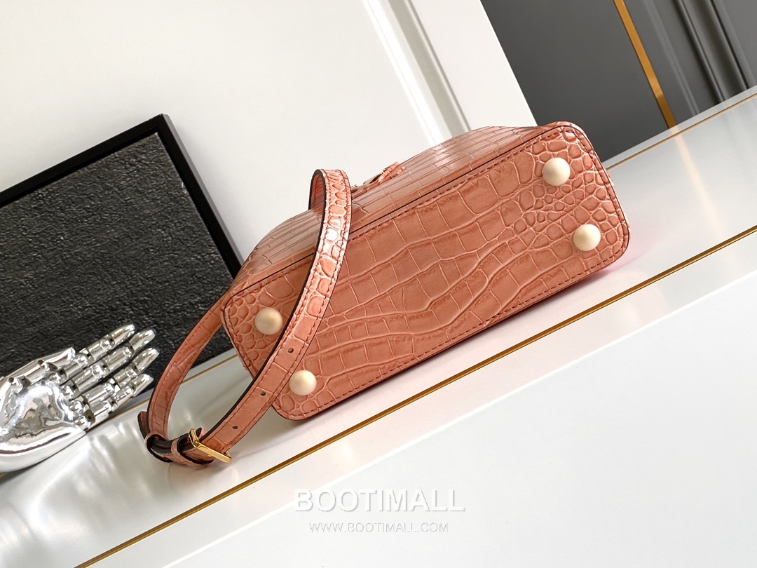 Louis Vuitton Calfskin Leather Top Handle Bag with Strap Metal Detail 루이비통 카프스킨 레더 탑핸들백 M93429 21cm 4