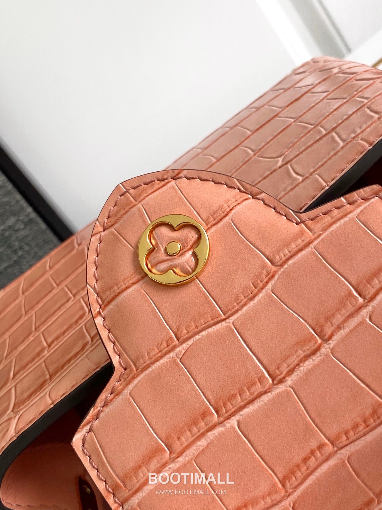 Louis Vuitton Calfskin Leather Top Handle Bag with Strap Metal Detail 루이비통 카프스킨 레더 탑핸들백 M93429 21cm 7