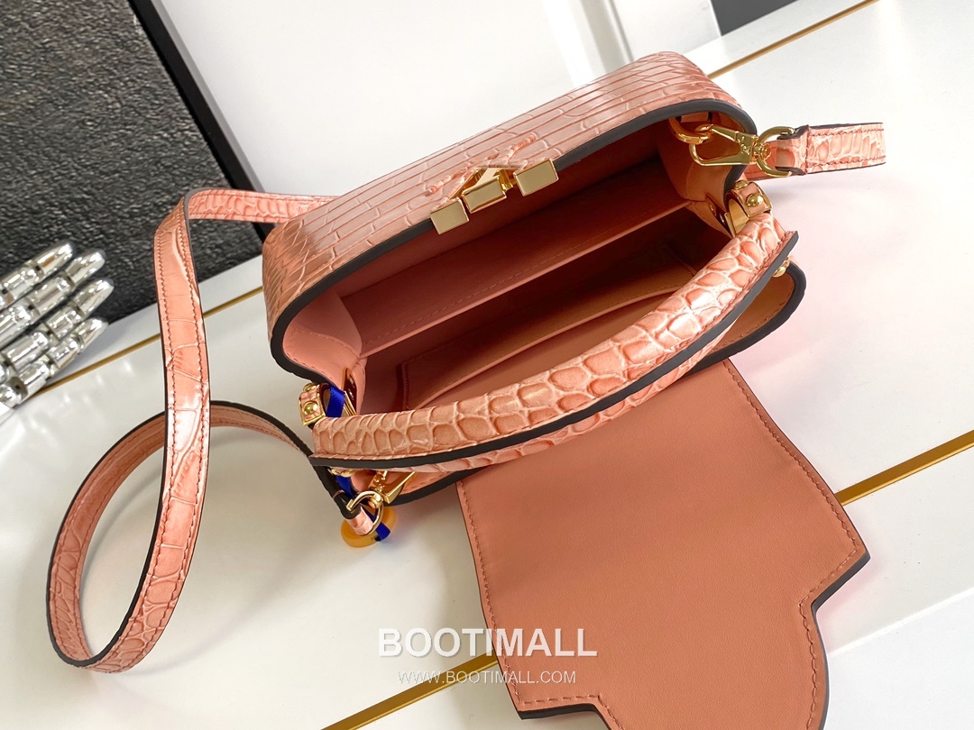 Louis Vuitton Calfskin Leather Top Handle Bag with Strap Metal Detail 루이비통 카프스킨 레더 탑핸들백 M93429 21cm 8