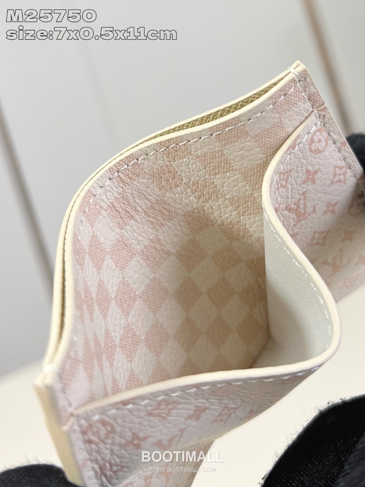 Louis Vuitton Monogram Canvas Card Holder with Slim Pocket Slot Detail 루이비통 모노그램 캔버스 카드홀더 M25750 11cm 3