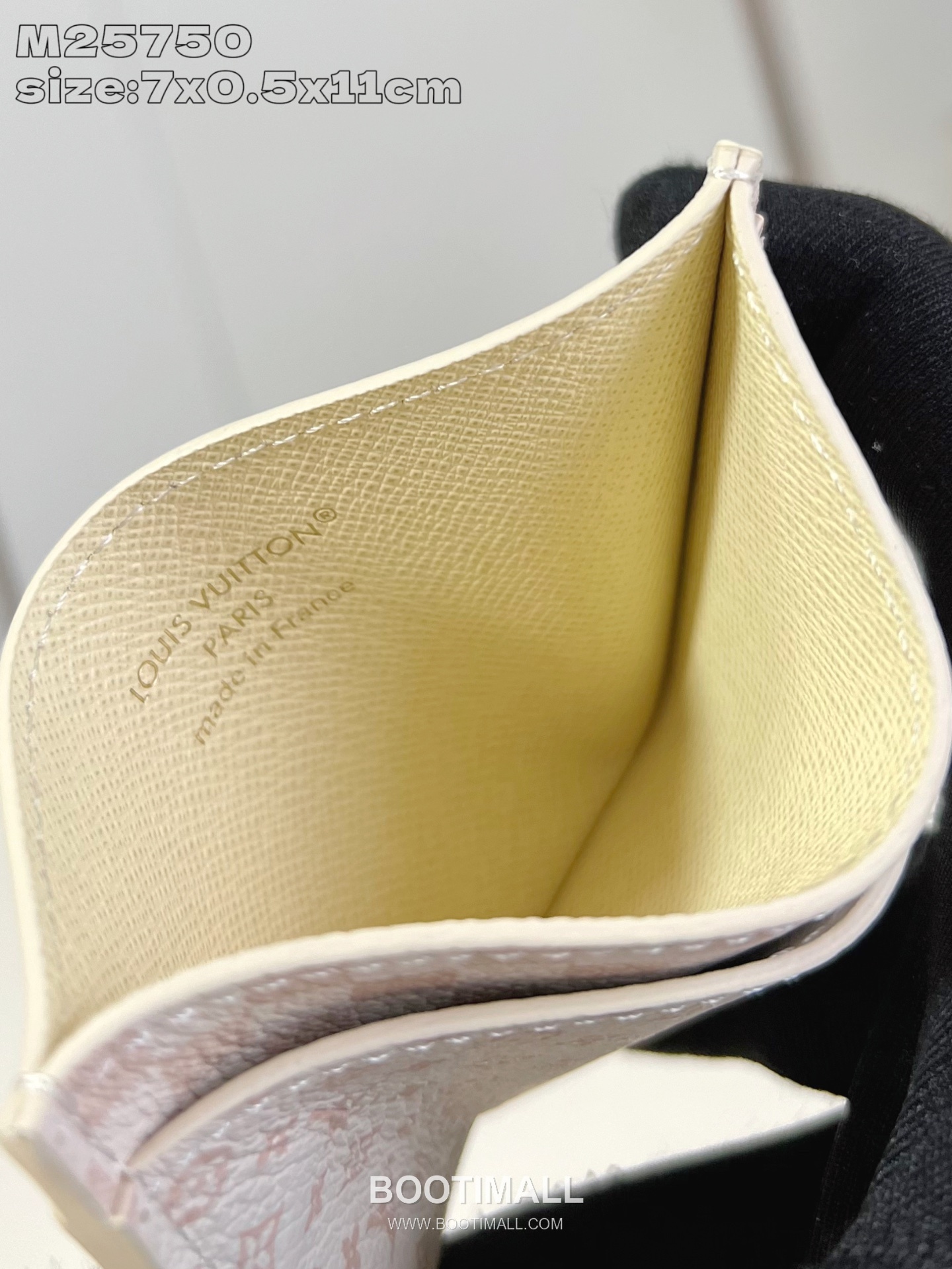 Louis Vuitton Monogram Canvas Card Holder with Slim Pocket Slot Detail 루이비통 모노그램 캔버스 카드홀더 M25750 11cm 4