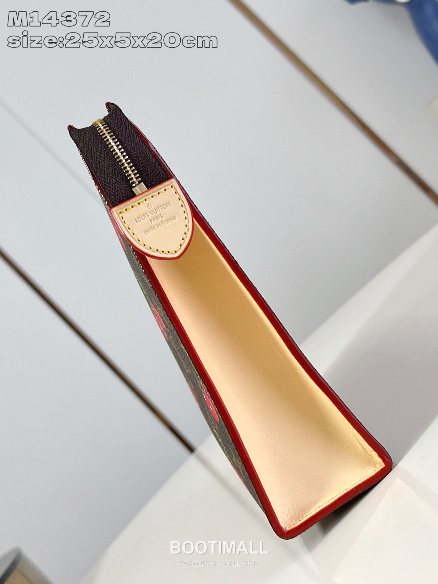 Louis Vuitton Monogram Canvas Toiletry Bag with Cherry Print Zip Pocket Detail 루이비통 모노그램 캔버스 토일레트리 파우치 M14372 20cm 3