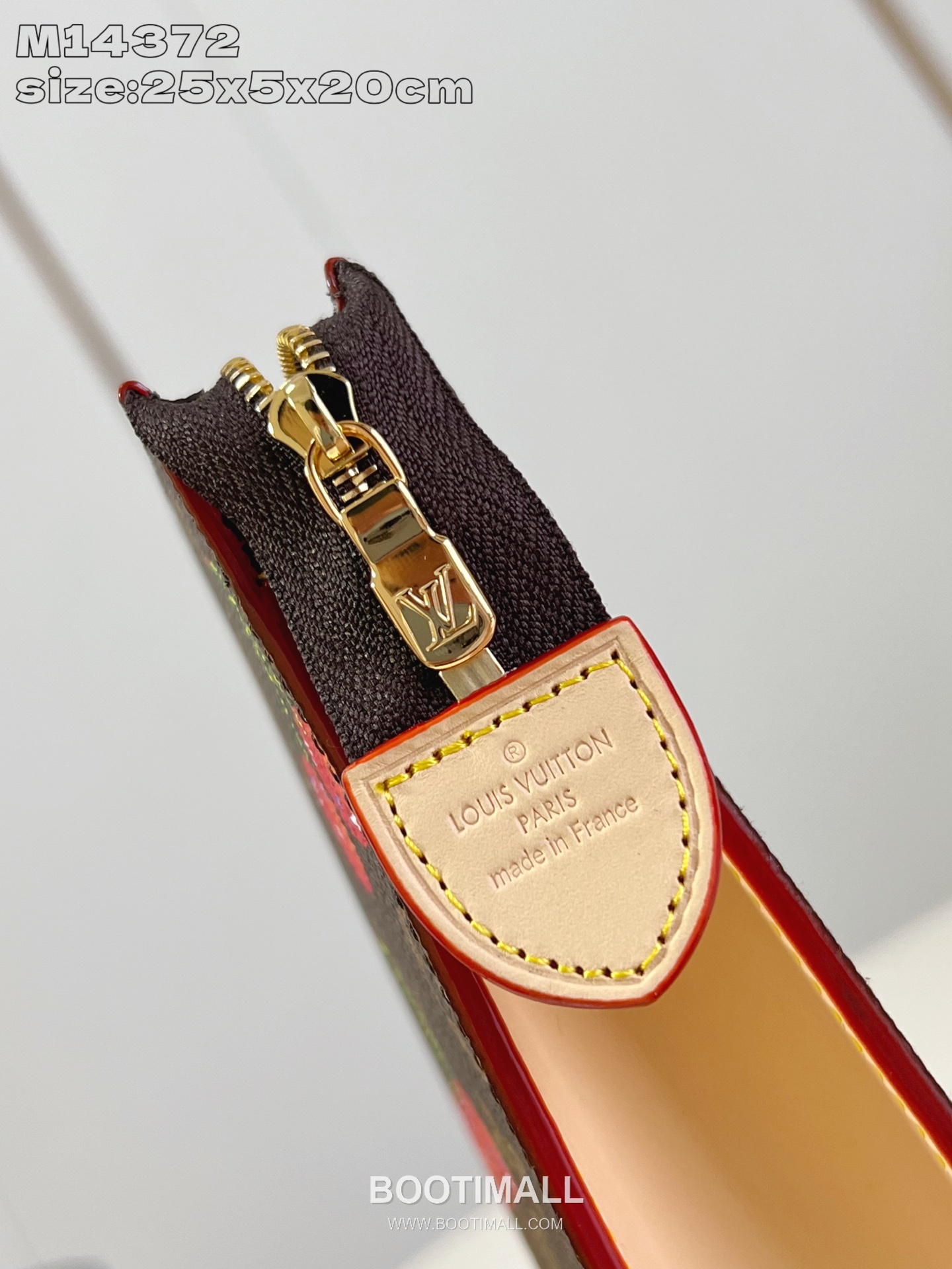 Louis Vuitton Monogram Canvas Toiletry Bag with Cherry Print Zip Pocket Detail 루이비통 모노그램 캔버스 토일레트리 파우치 M14372 20cm 4