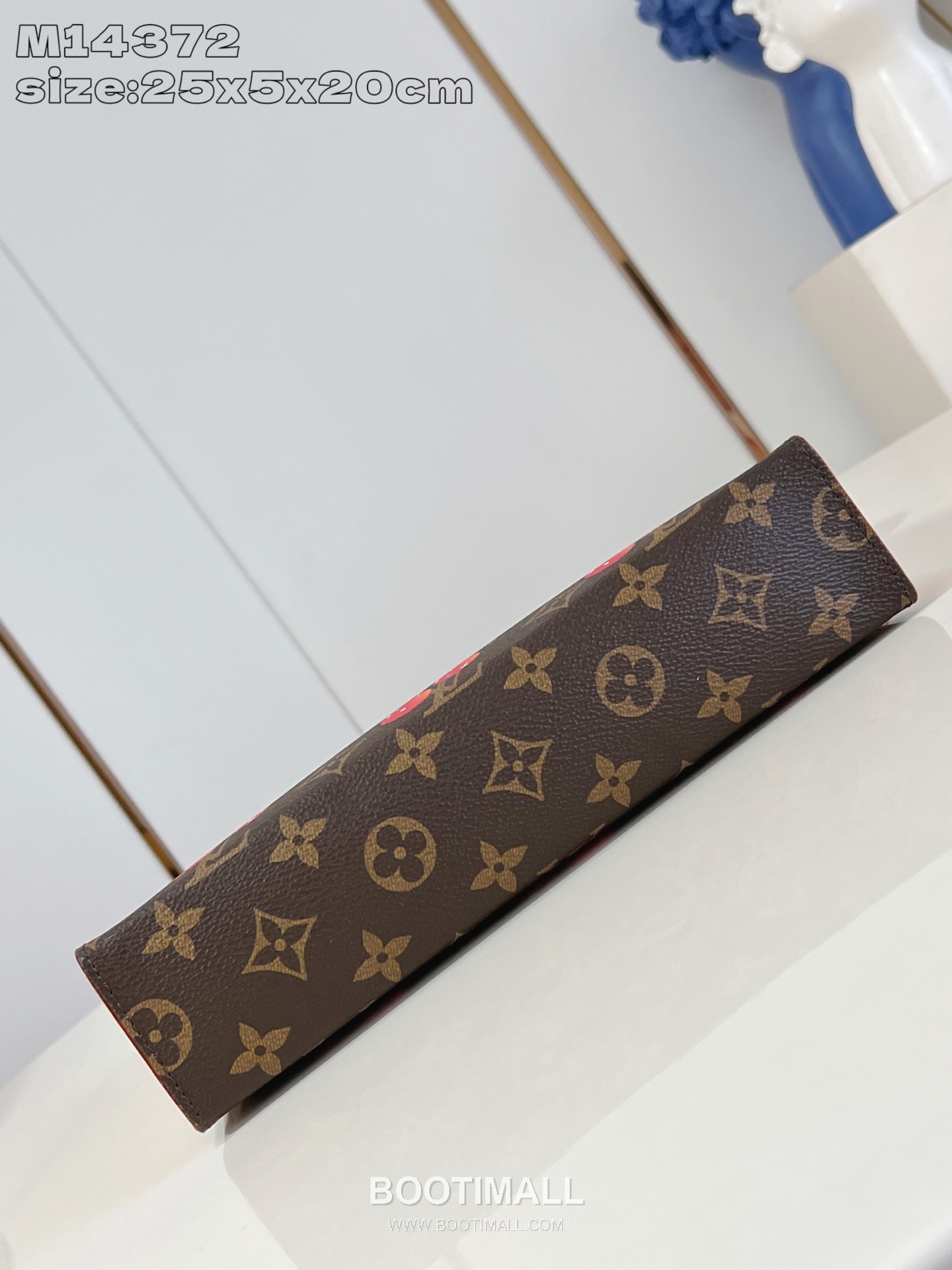 Louis Vuitton Monogram Canvas Toiletry Bag with Cherry Print Zip Pocket Detail 루이비통 모노그램 캔버스 토일레트리 파우치 M14372 20cm 6