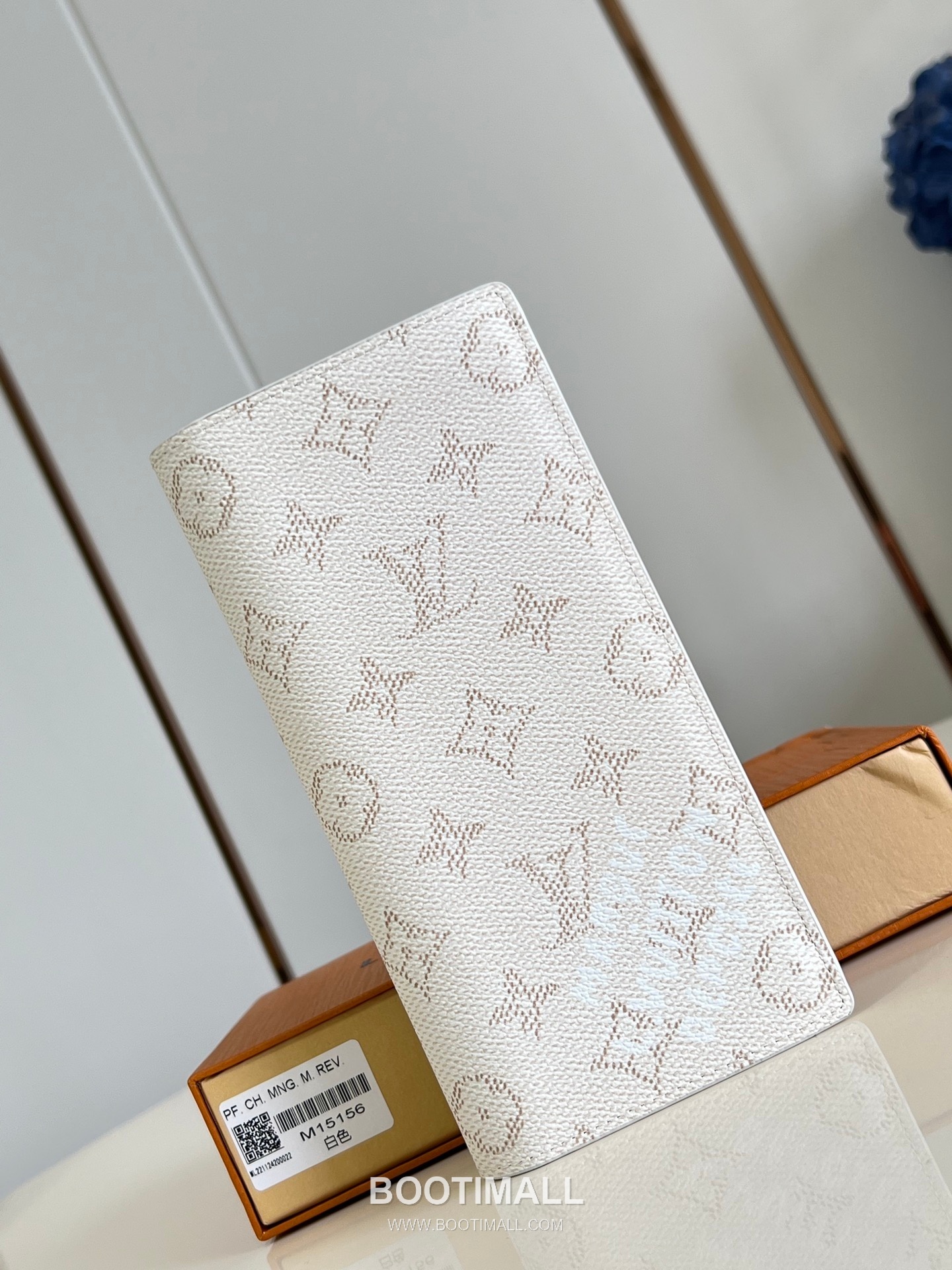 Louis Vuitton Brazza Monogram Eclipse Canvas Wallet with Zip Pocket Card Slot Detail 루이비통 브라짜 모노그램 이클립스 캔버스 장지갑 M15156 10cm 1