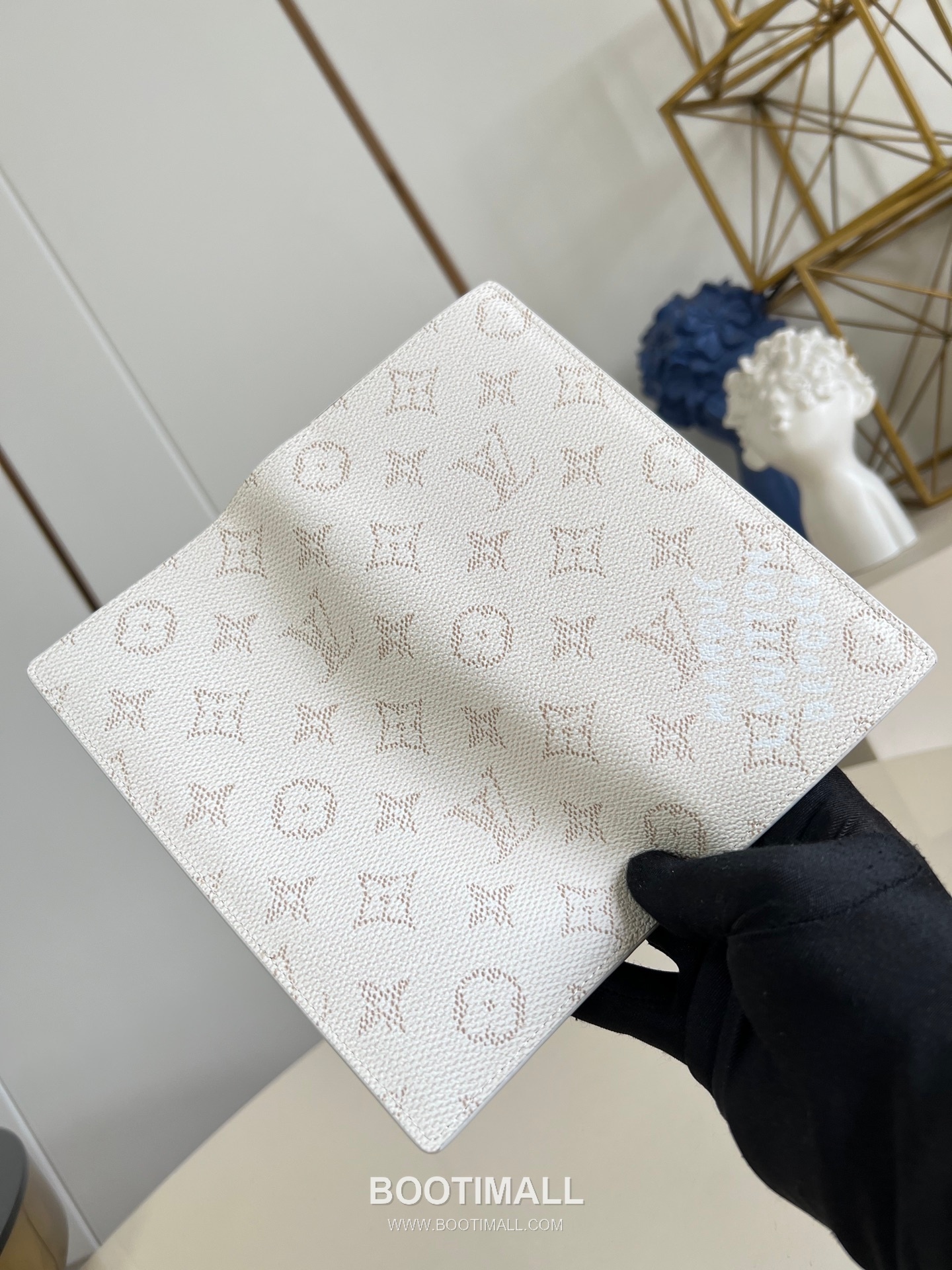 Louis Vuitton Brazza Monogram Eclipse Canvas Wallet with Zip Pocket Card Slot Detail 루이비통 브라짜 모노그램 이클립스 캔버스 장지갑 M15156 10cm 4